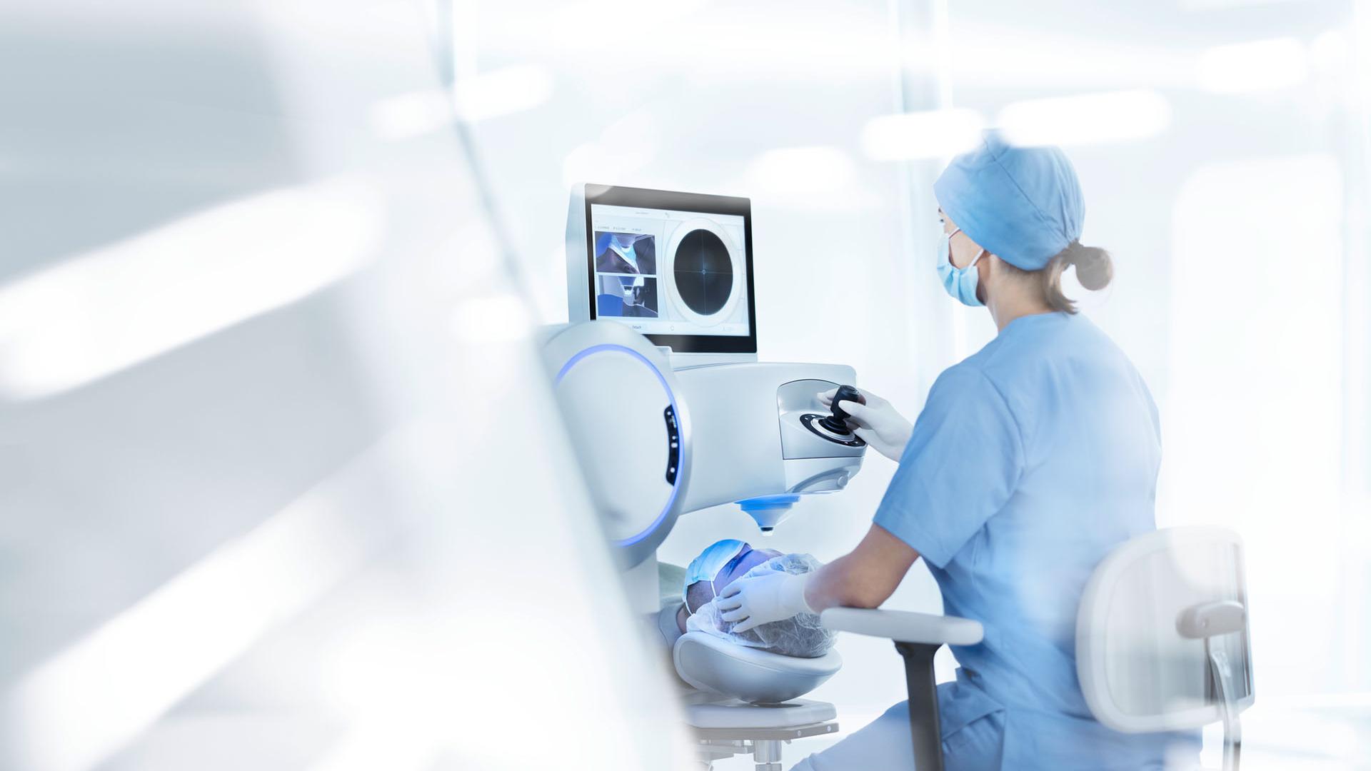 Minimally invasive lenticule extraction with the VISUMAX® 800 with SMILE® pro for people with hyperopia