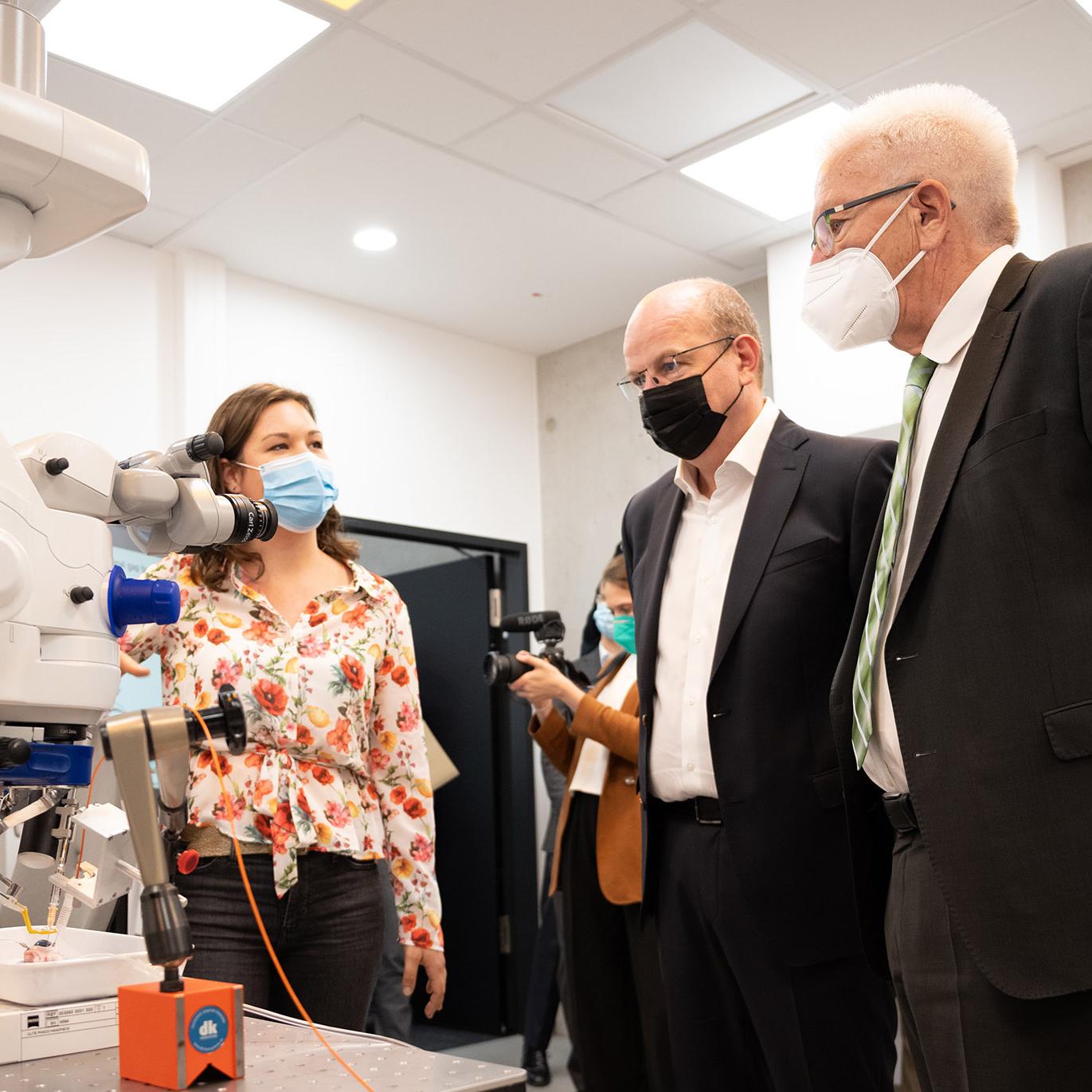 Baden-Württemberg's Prime Minister Winfried Kretschmann visited the Zeiss Innovation Hub