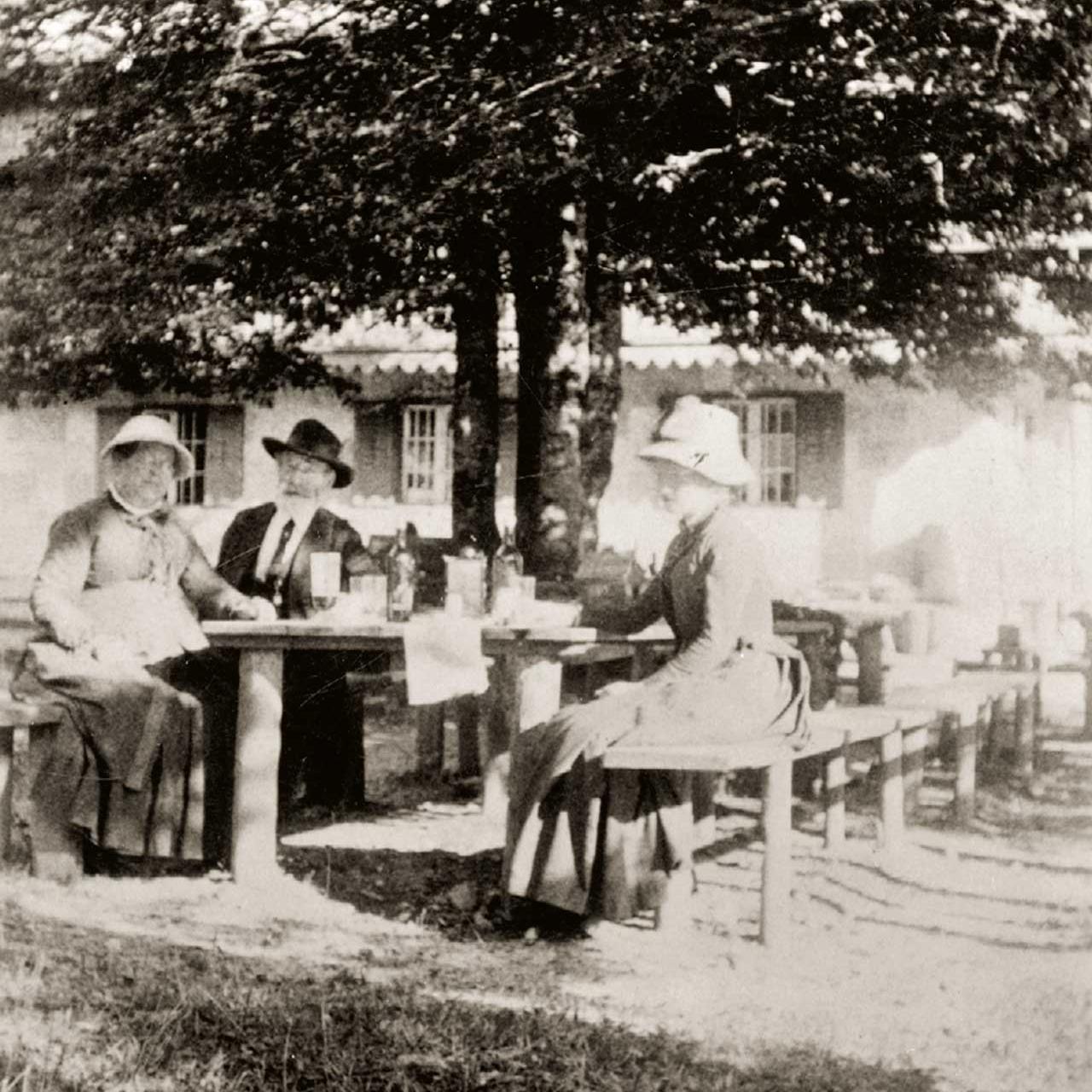 Carl Zeiss and Frau Ottilie with daughter-in-law, born Franziska Thierbach, circa 1885.