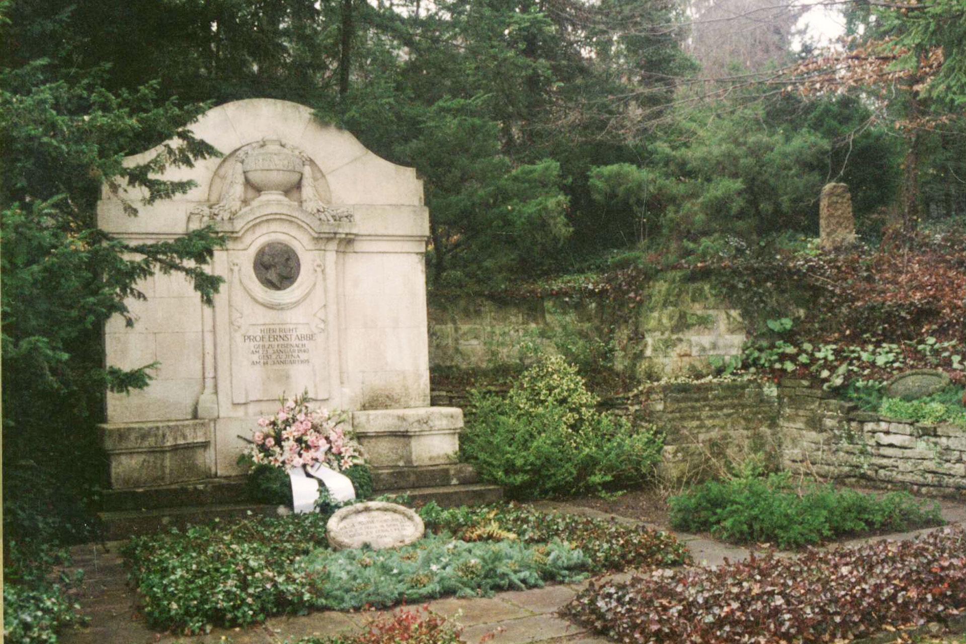 Gravesite of Prof. Ernst Abbe.