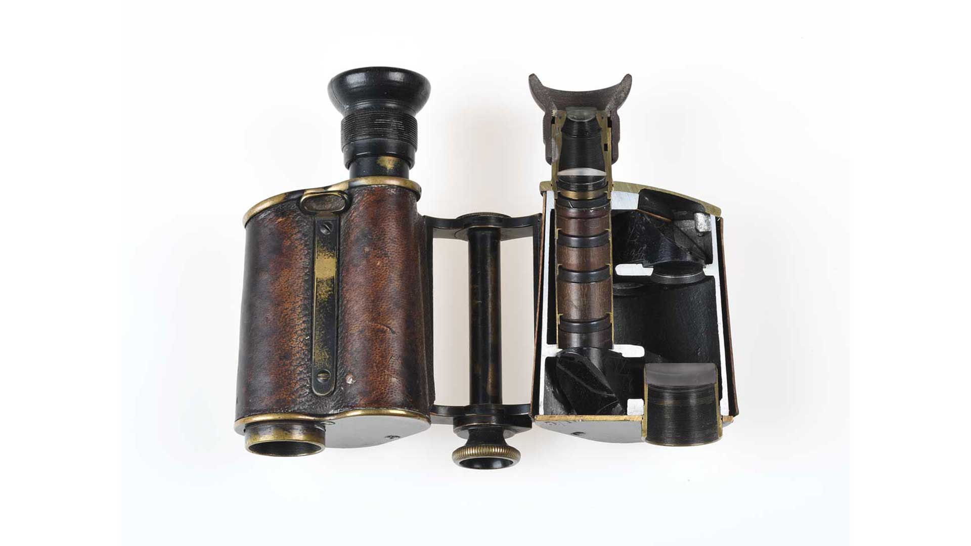Prism binoculars with a greater distance between the objective lenses