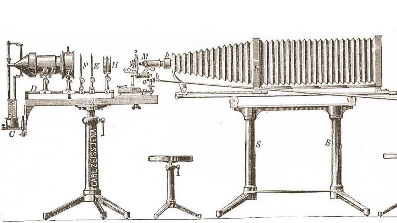 High-performance microphotographic system from Roderich Zeiss (1850–1919). 