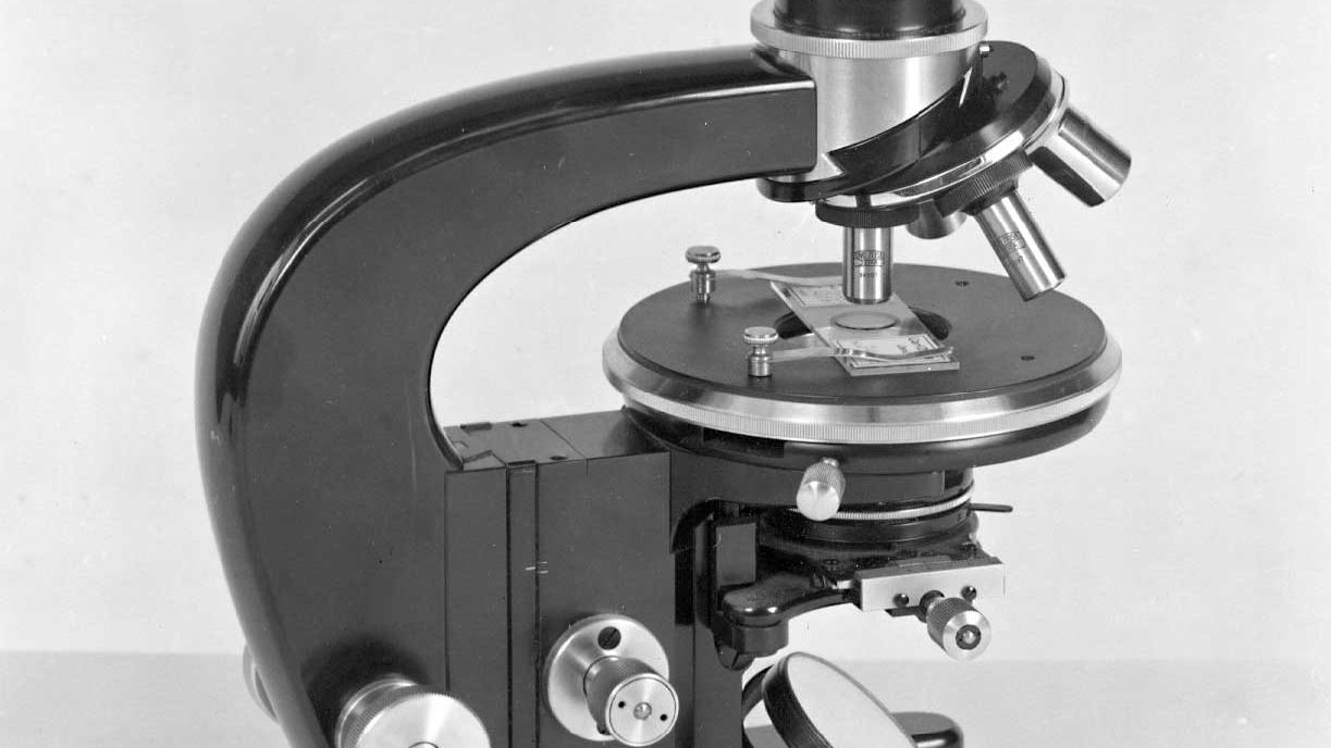 Phase-contrast microscope based on Zernike’s original design 