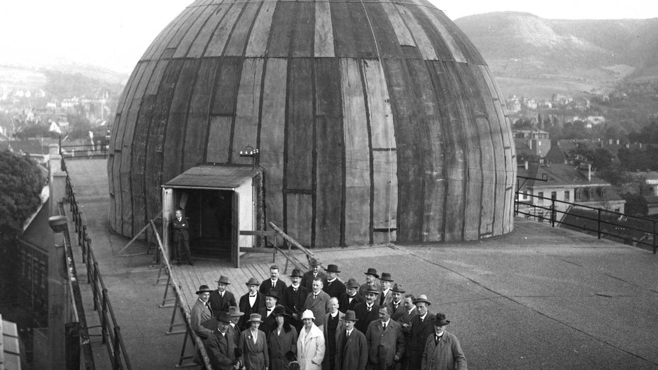 16 meter dome on the roof of the Zeiss Works in Jena, 1923