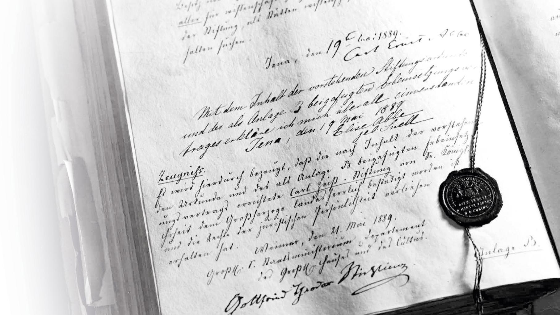 schwarz-weiß Fotografie einer historischen Handschrift aus dem Jahr 1889