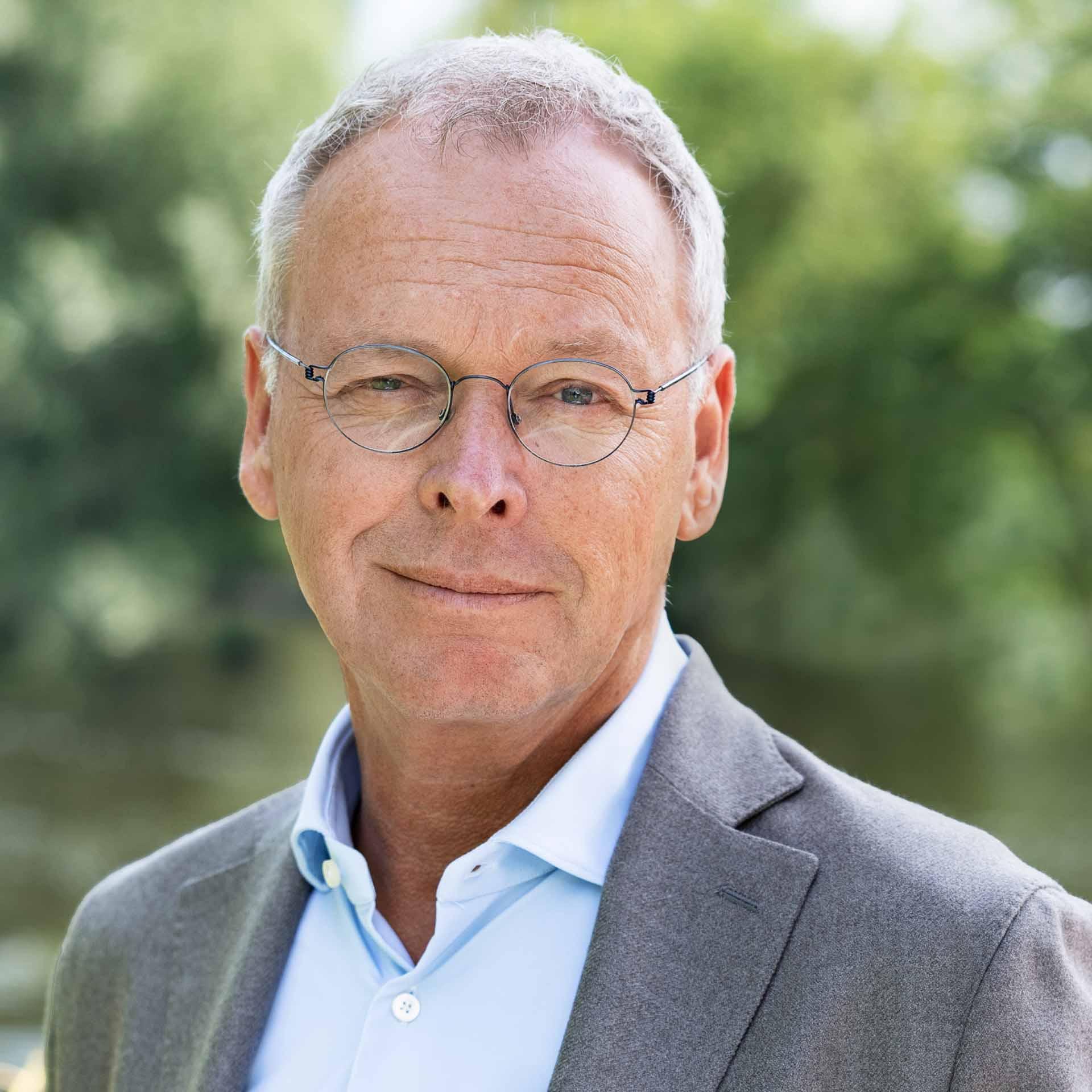 Portrait of Ewit Roos