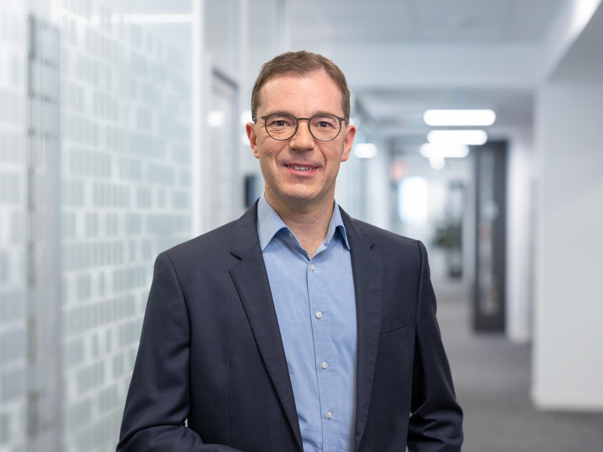 Dr. Jochen Peter Member of the Executive Board of the ZEISS Group