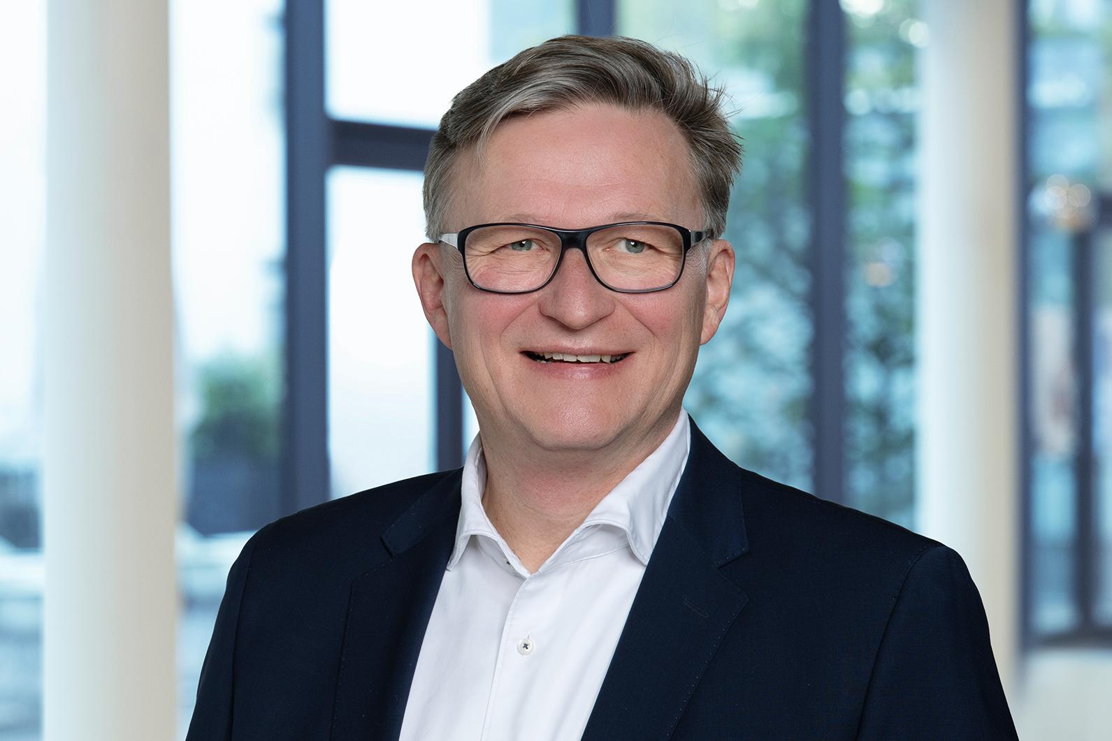 Porträt von Dr. Frank Rohmund
