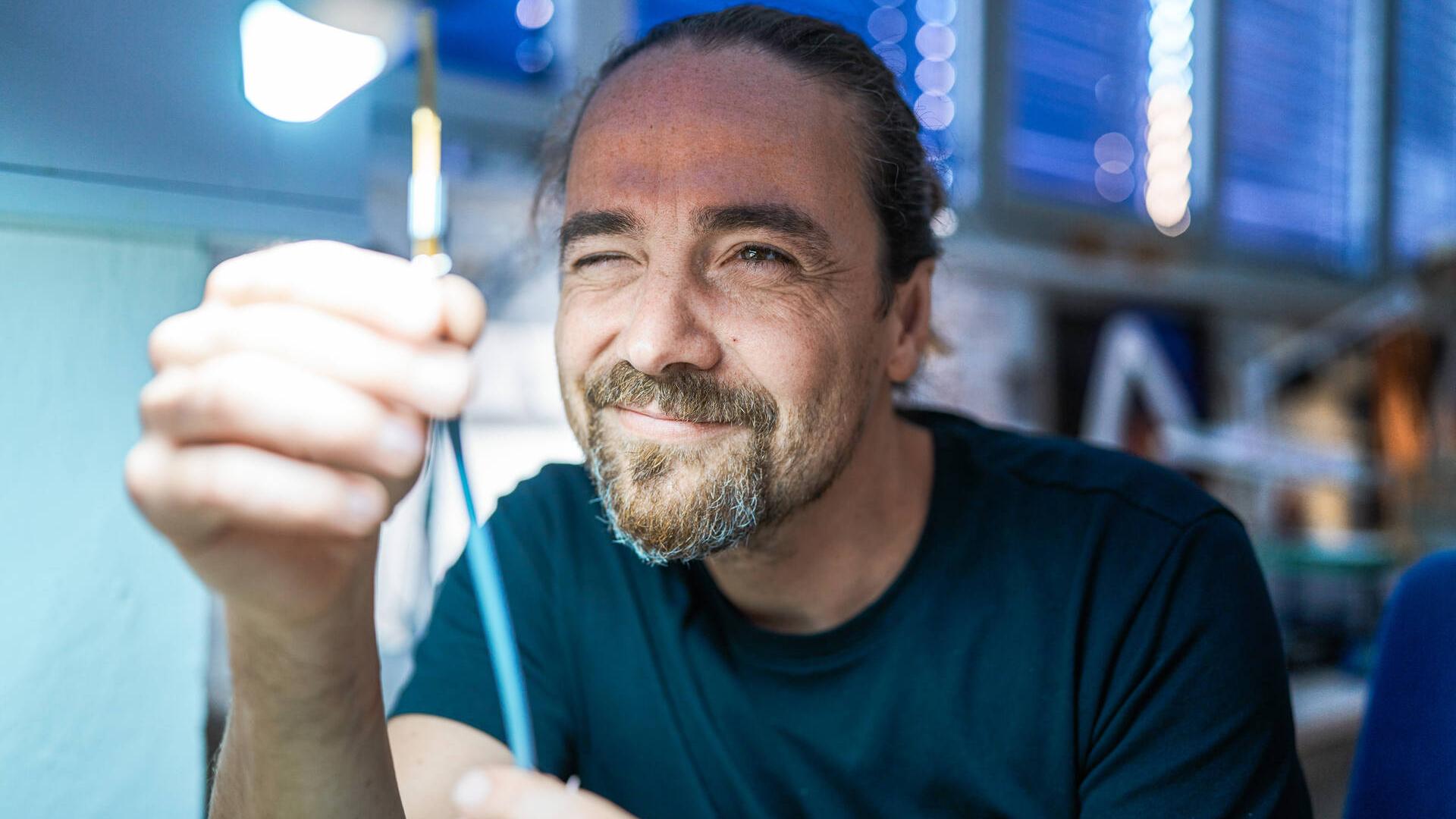 Franco Dittert at his workplace at ZEISS