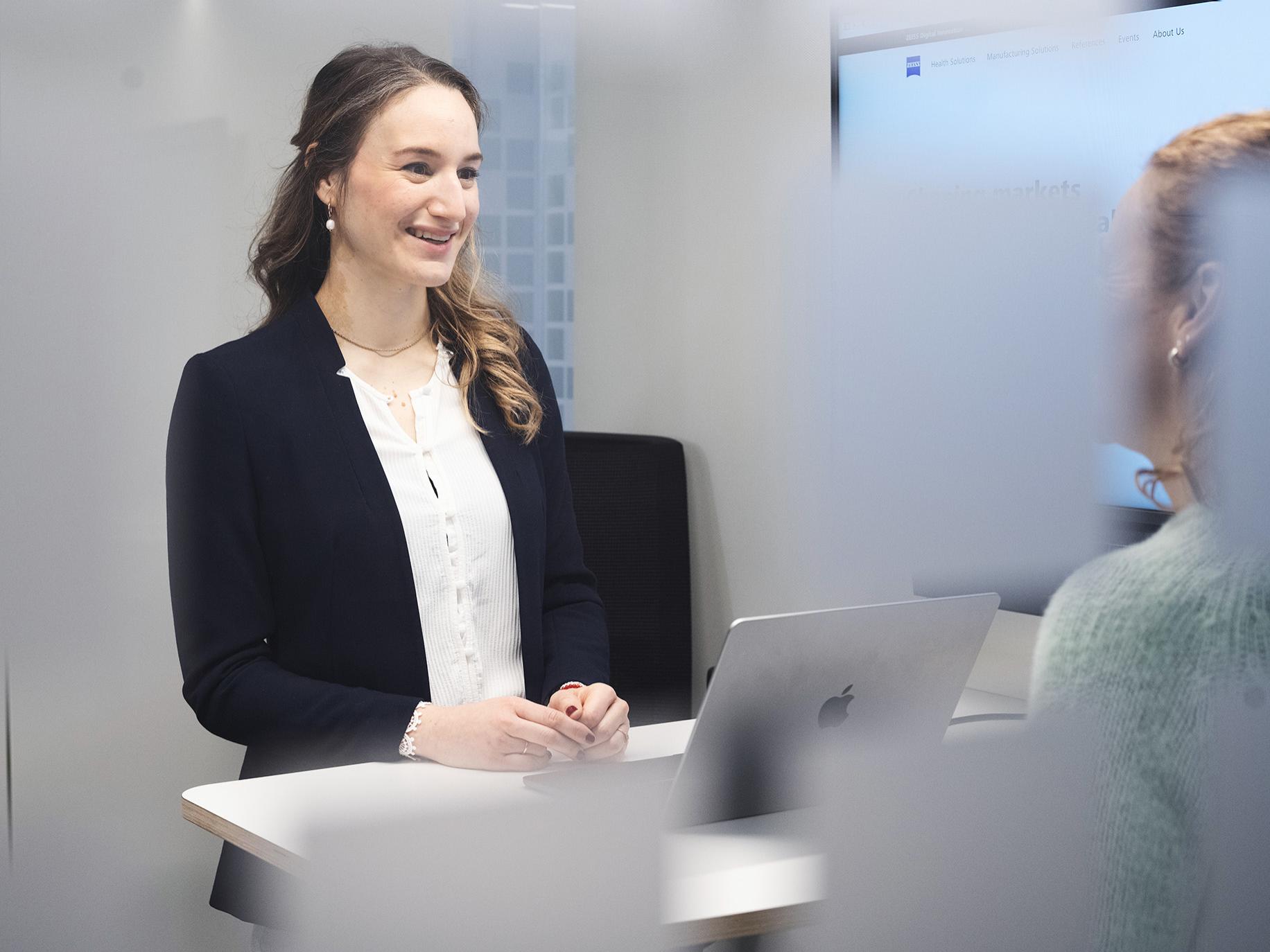 Alina Stein chatting to a female colleague