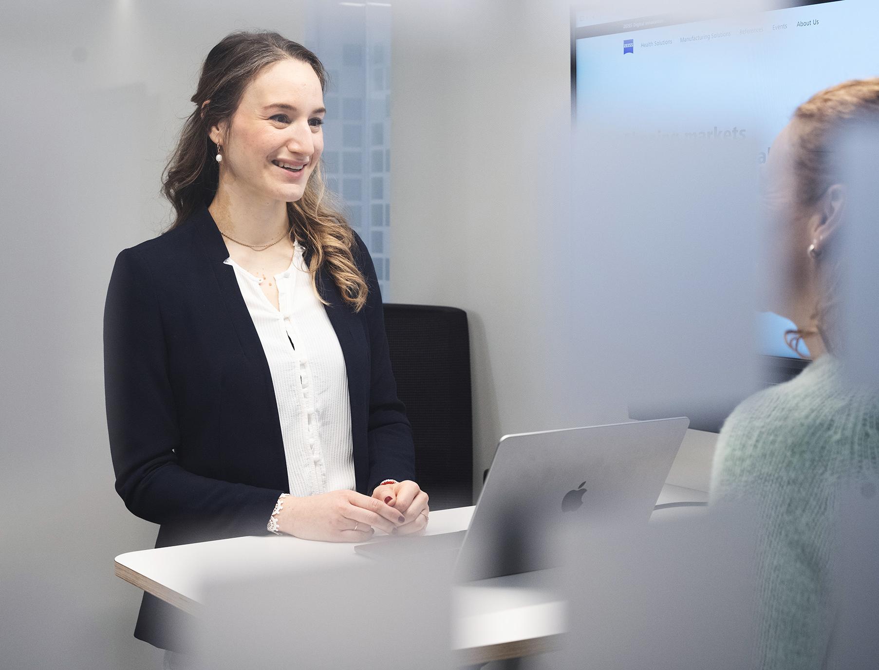 Alina Stein chatting to a female colleague
