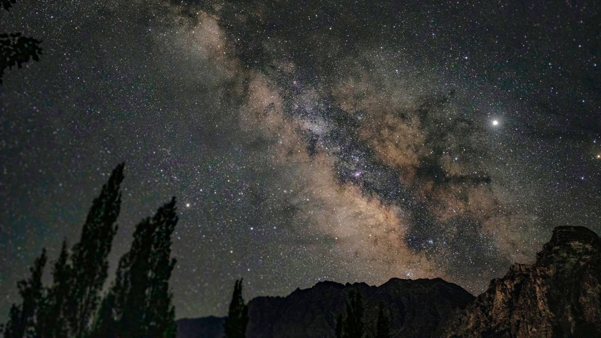 Astrophysicist Dr. Suzanna Randall researches outer space and focuses on the evolution of stars.