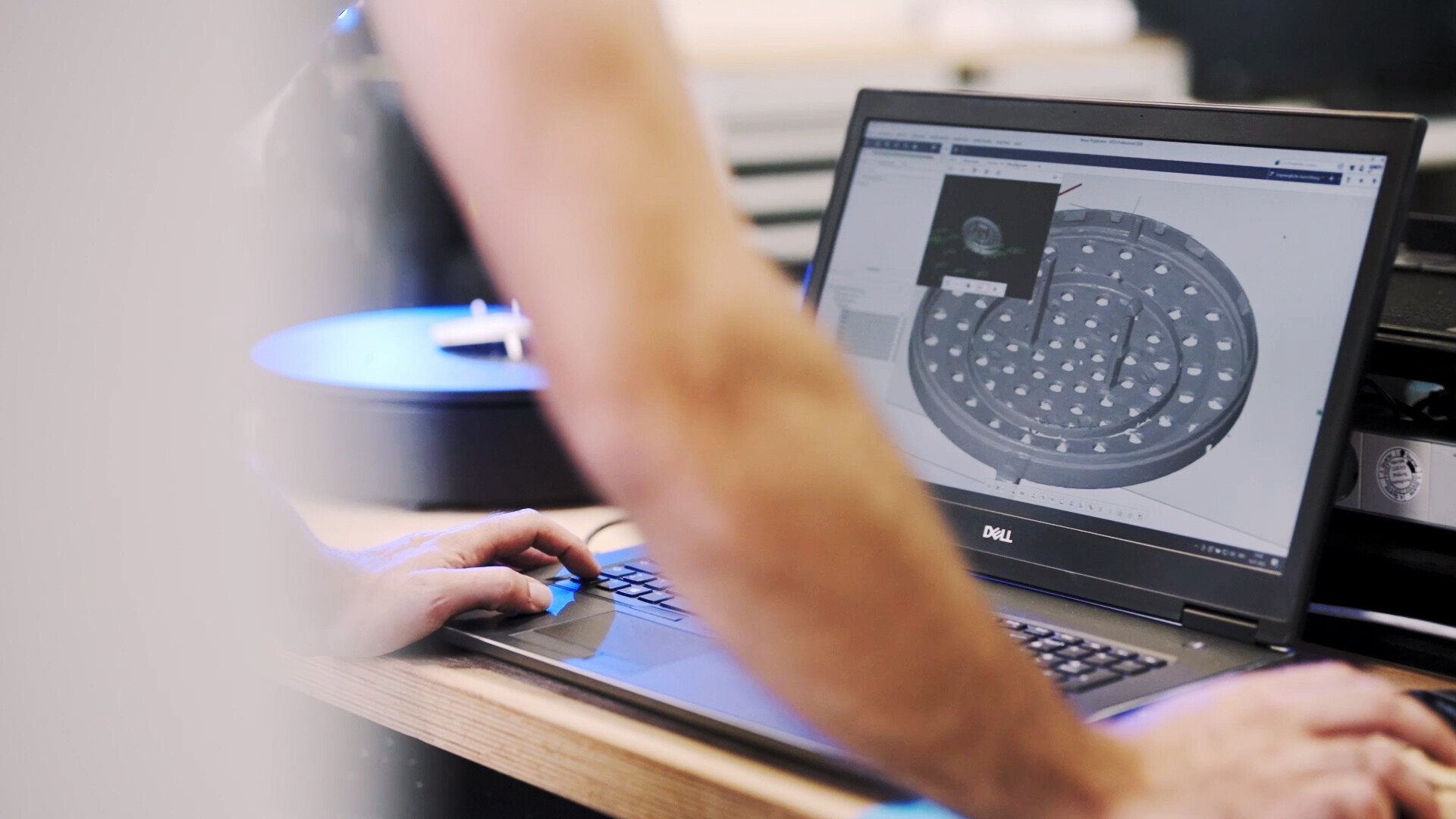 Close-up of a laptop showing a 3D model of a shower head