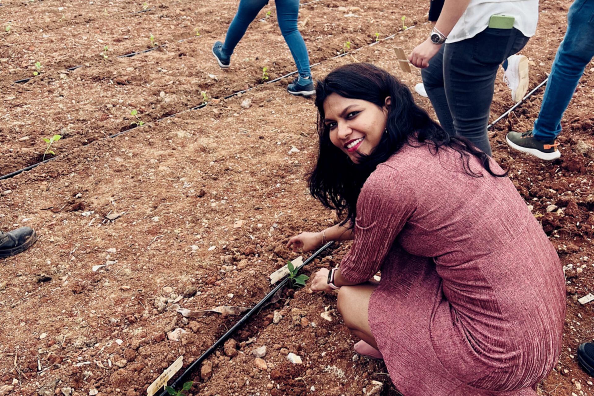 ZEISS employees planting saplings on earth day