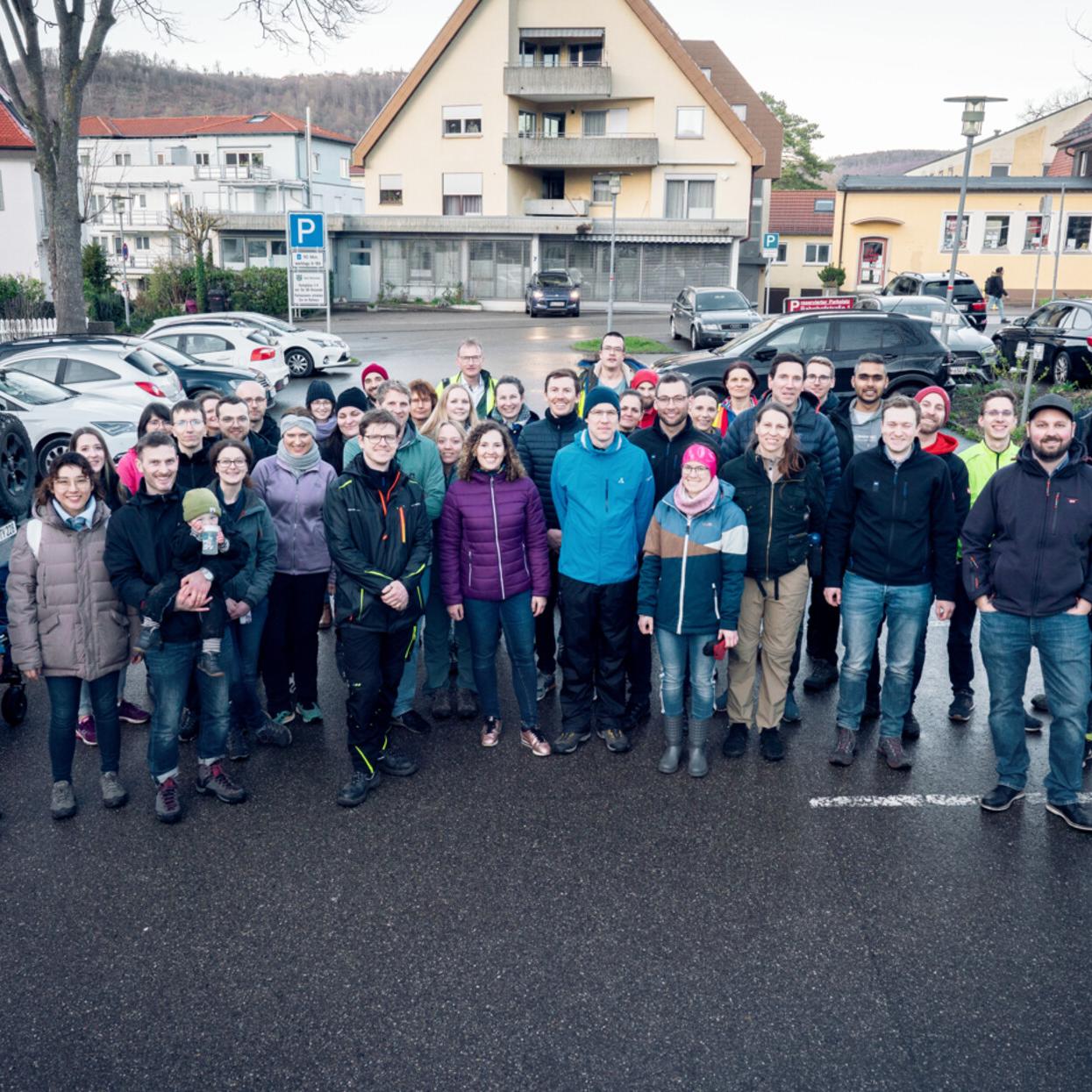 ZEISS employees picking up litter on earth day