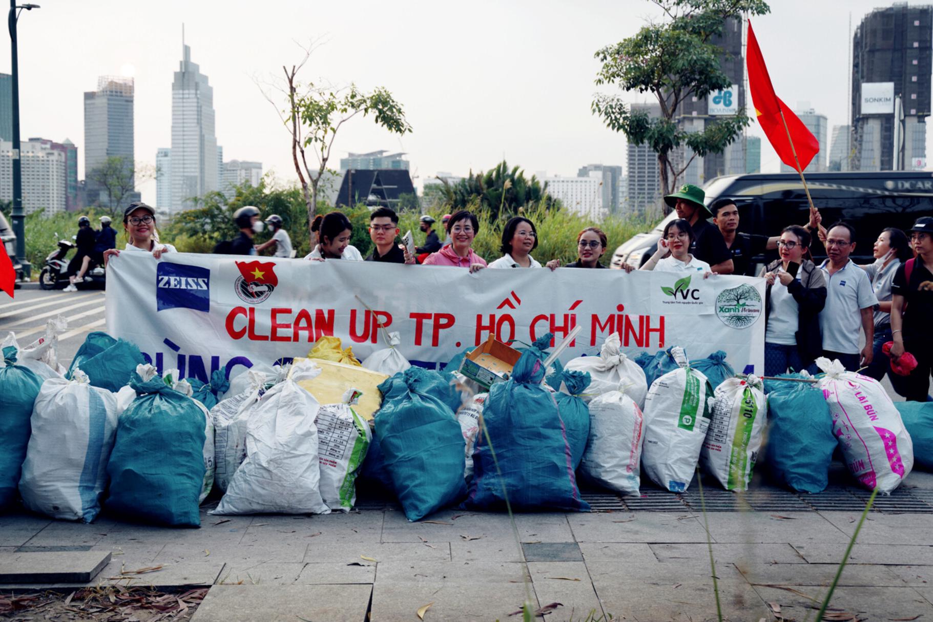 ZEISS employees in Vietnam (Ho Chi Minh & Hanoi) picking up litter on earth day