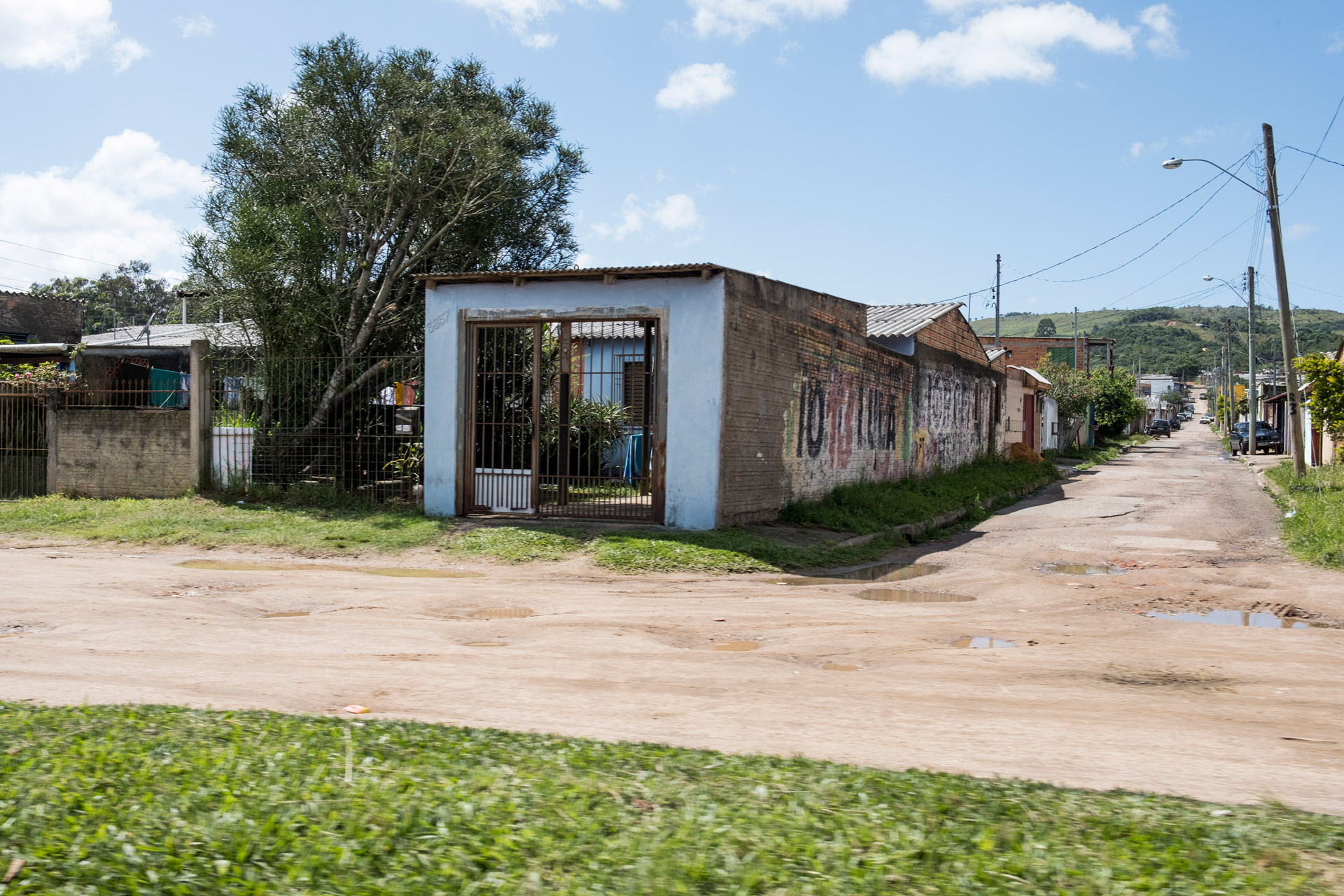 There are not any ophthalmologists in the countryside of Southern Brazil where Claudete José Custódio lives.