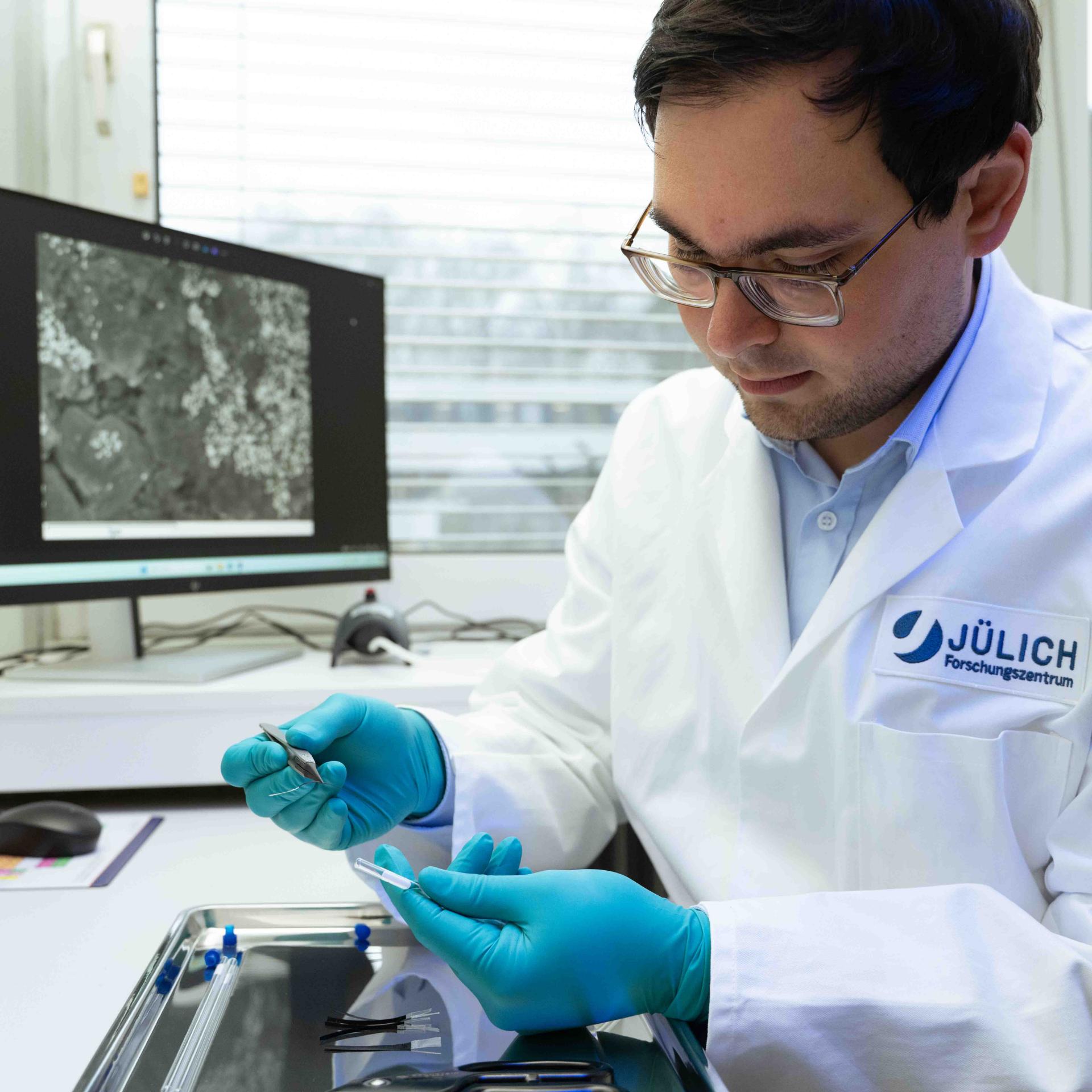  Examining the membrane electrode unit