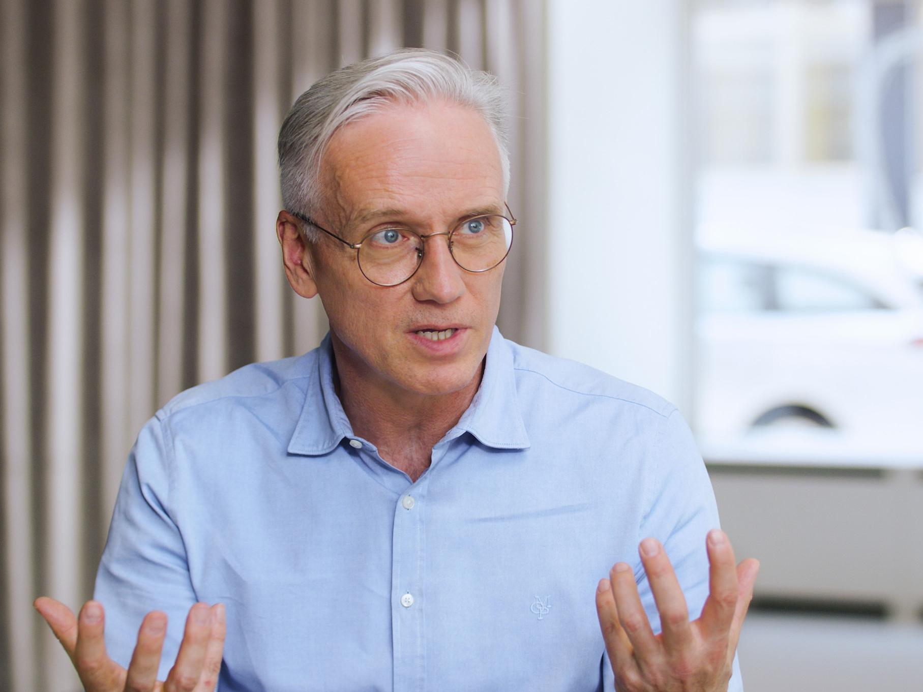ZEISS employee and semiconductor expert Dr. Christoph Zaczek in conversation. 