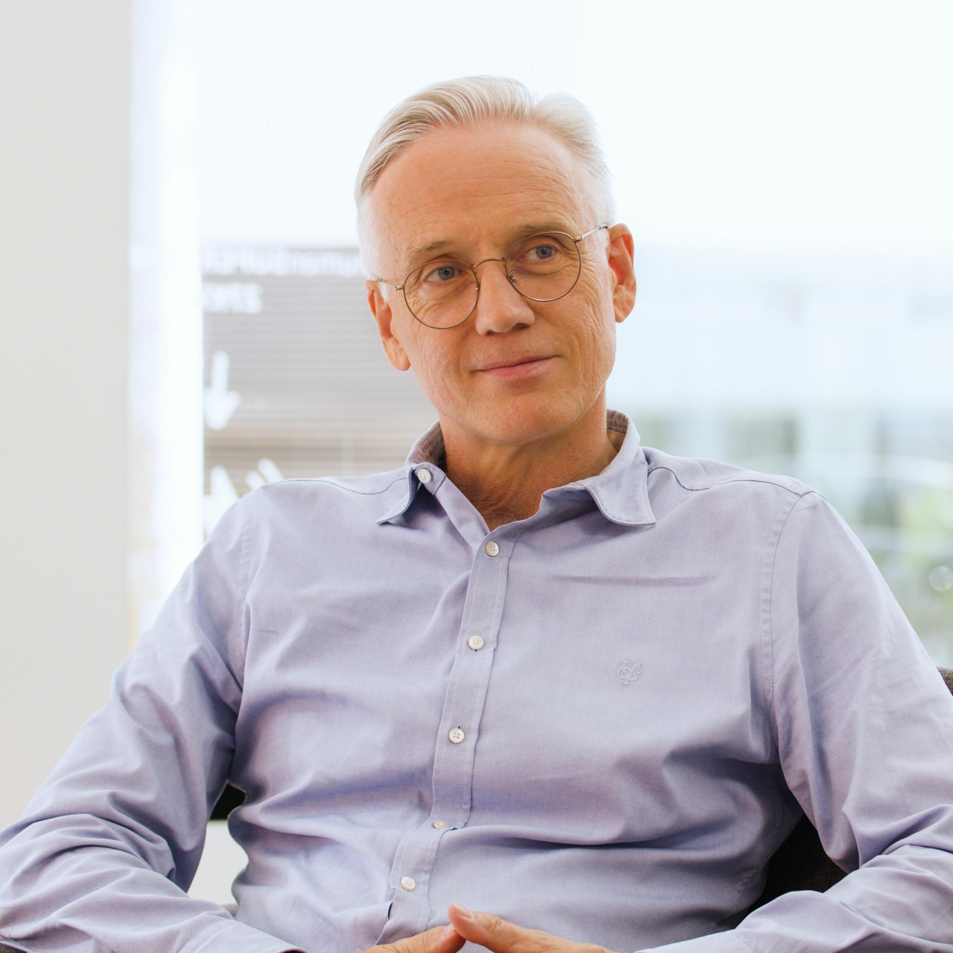 A profile of ZEISS employee Dr. Christoph Zaczek.