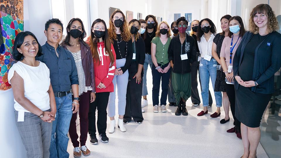 Women in Imaging and Industry Applications  - An image of a group of female students from University of Barekley with ZEISS colleagues in the ZEISS foyer. 