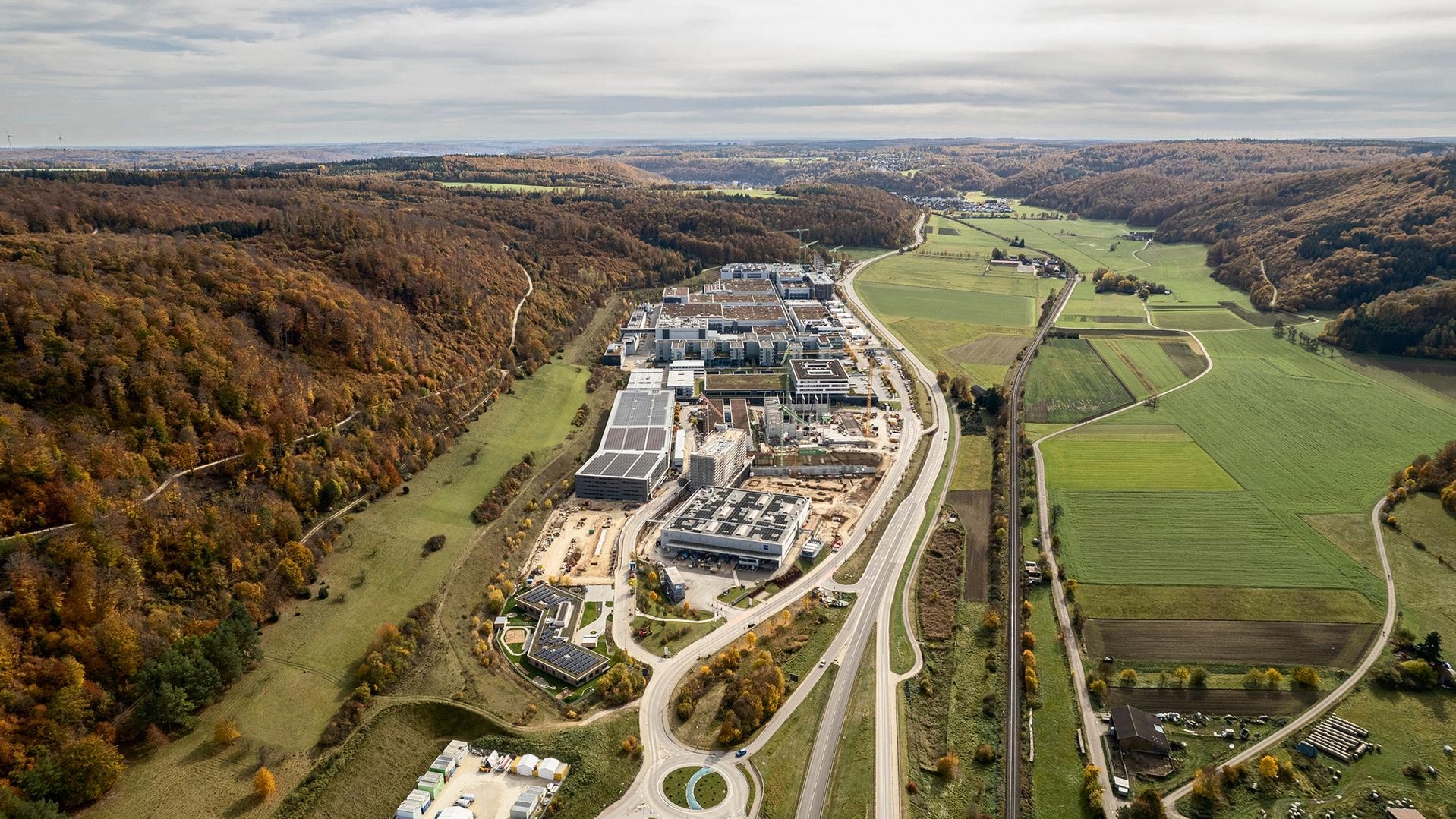 Luftbild vom ZEISS Südwerk in Oberkochen, Deutschland