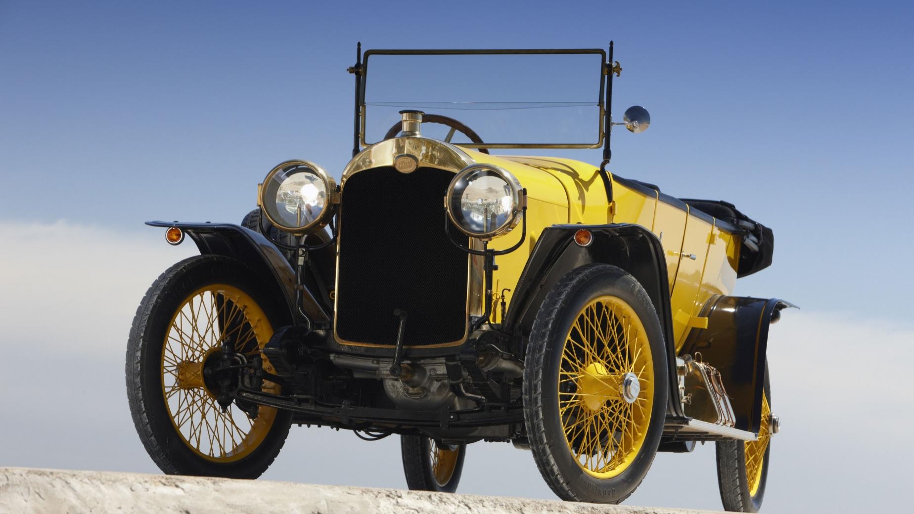 Audi Typ C von 1912 bis 1919 mit Acetylen-Scheinwerfern von ZEISS (hier noch keine Hyperbelform).