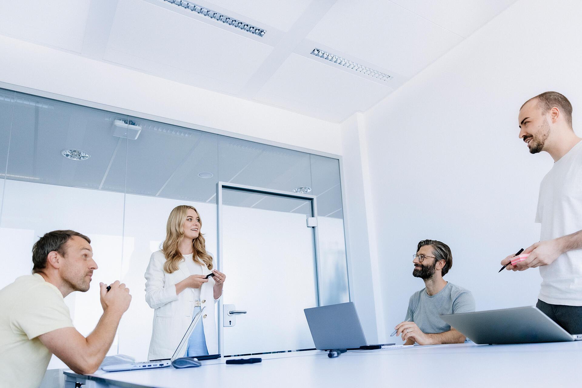 Liesa with three colleagues in a meeting room