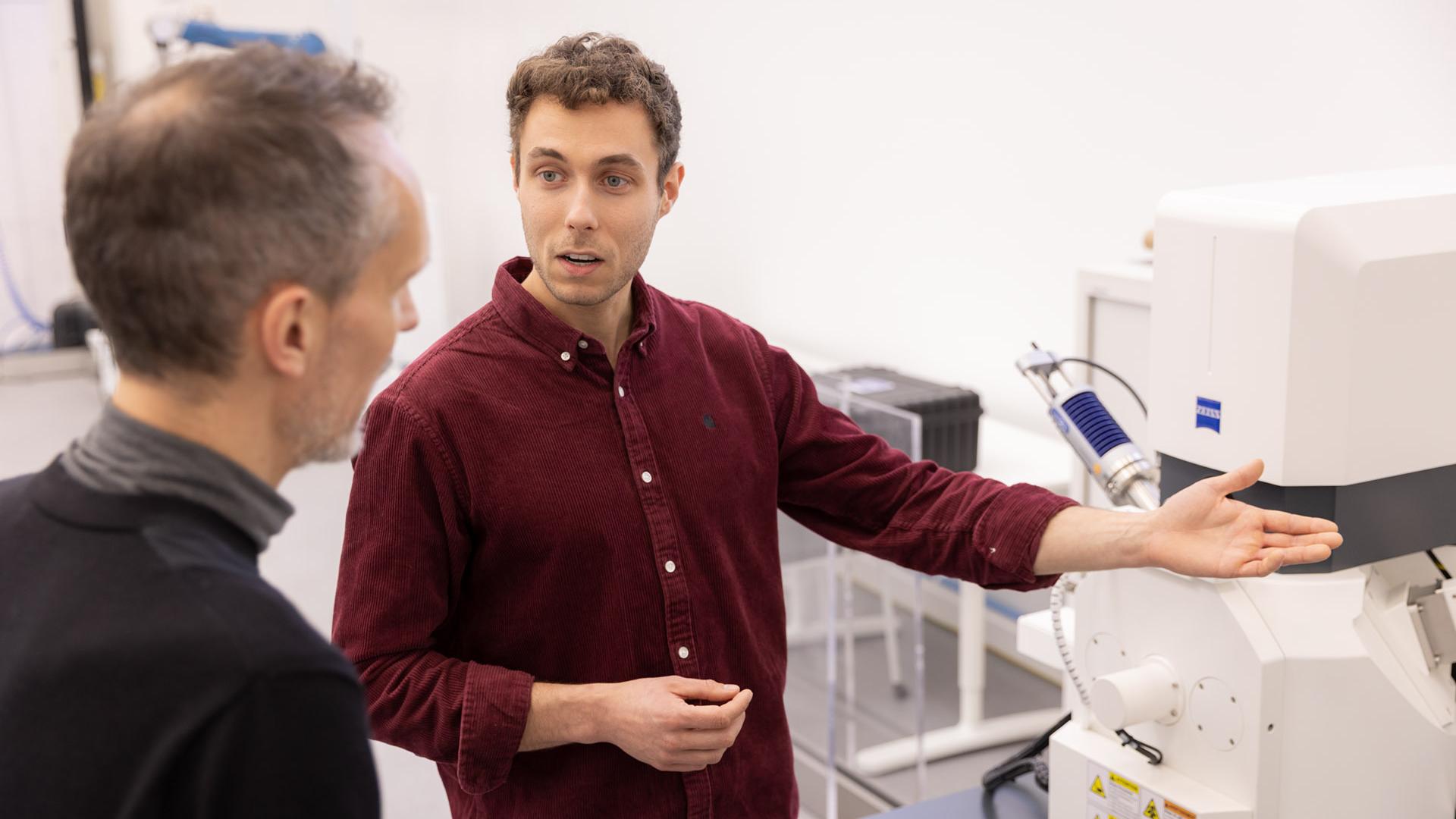 Sébastien at work in a ZEISS building.