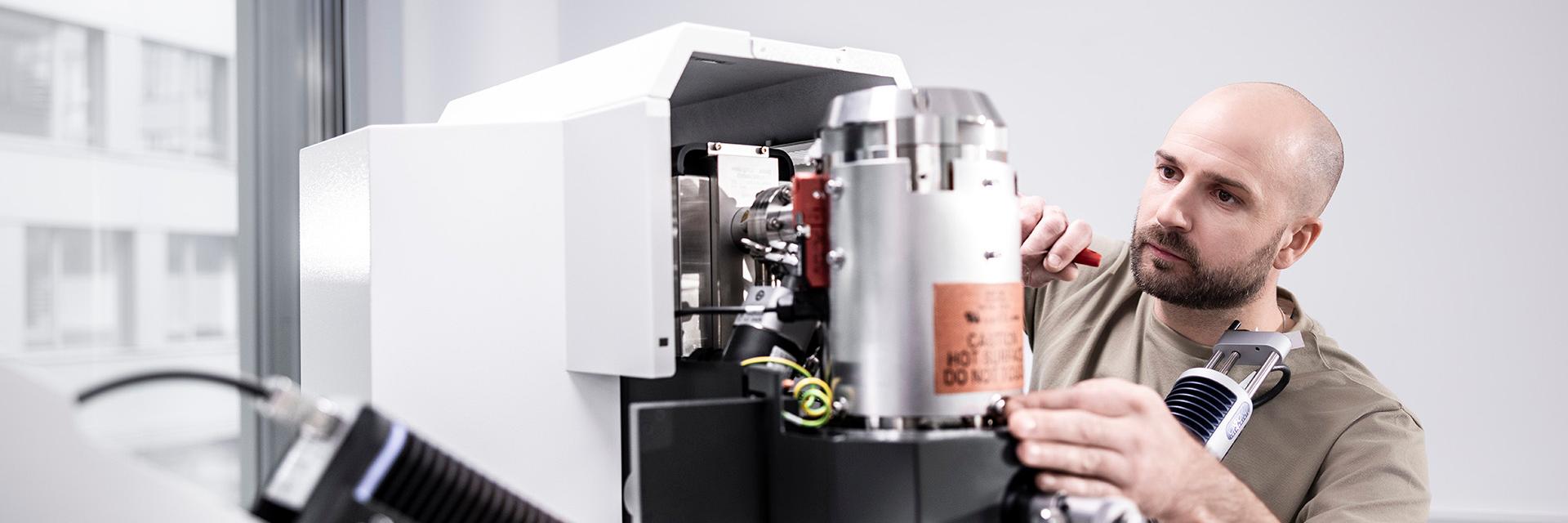 Daniel services ZEISS equipment