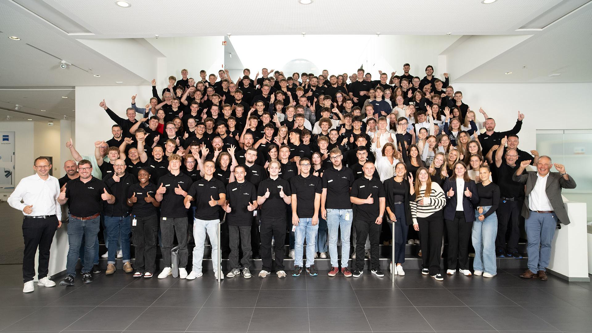 ZEISS Ausbildungsstandorte Oberkochen Gruppenbild