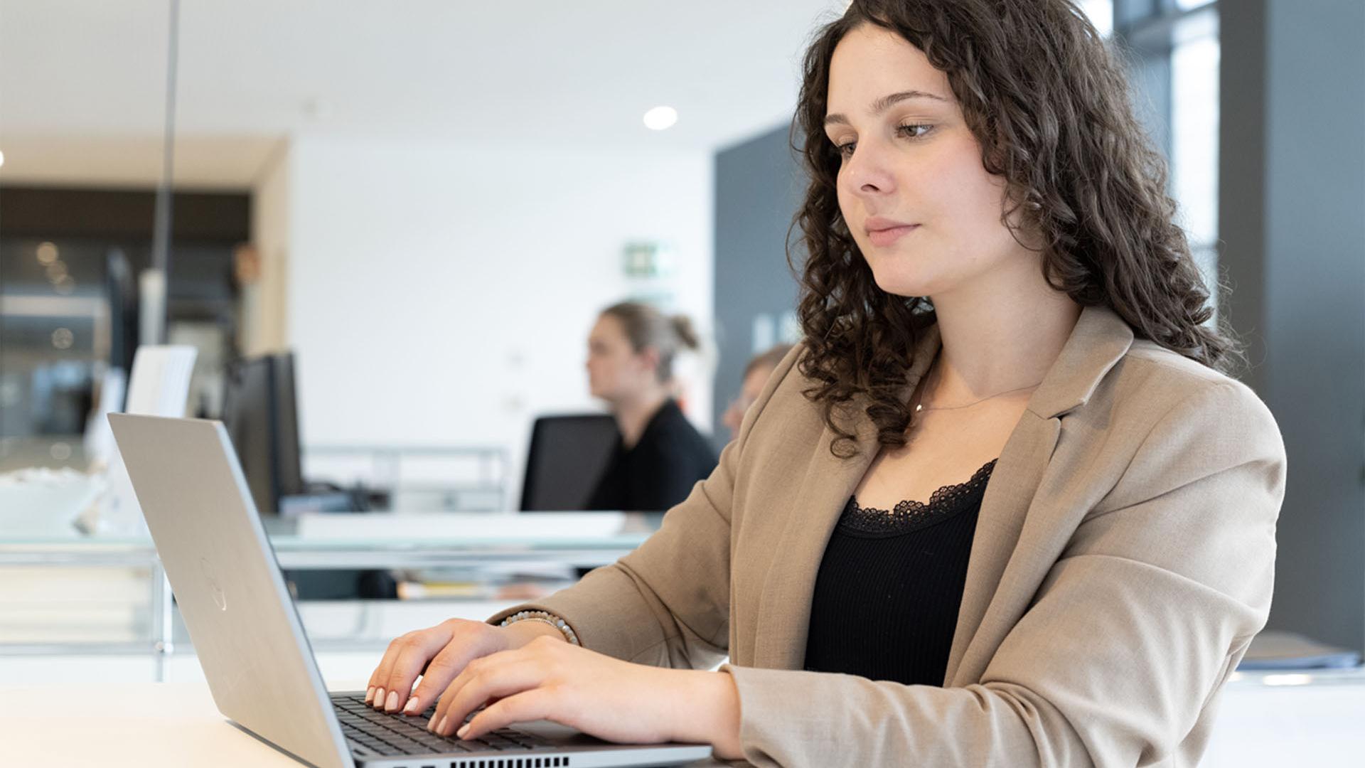 ZEISS Studiengang Wirtschaftsinformatik Junge Studierende