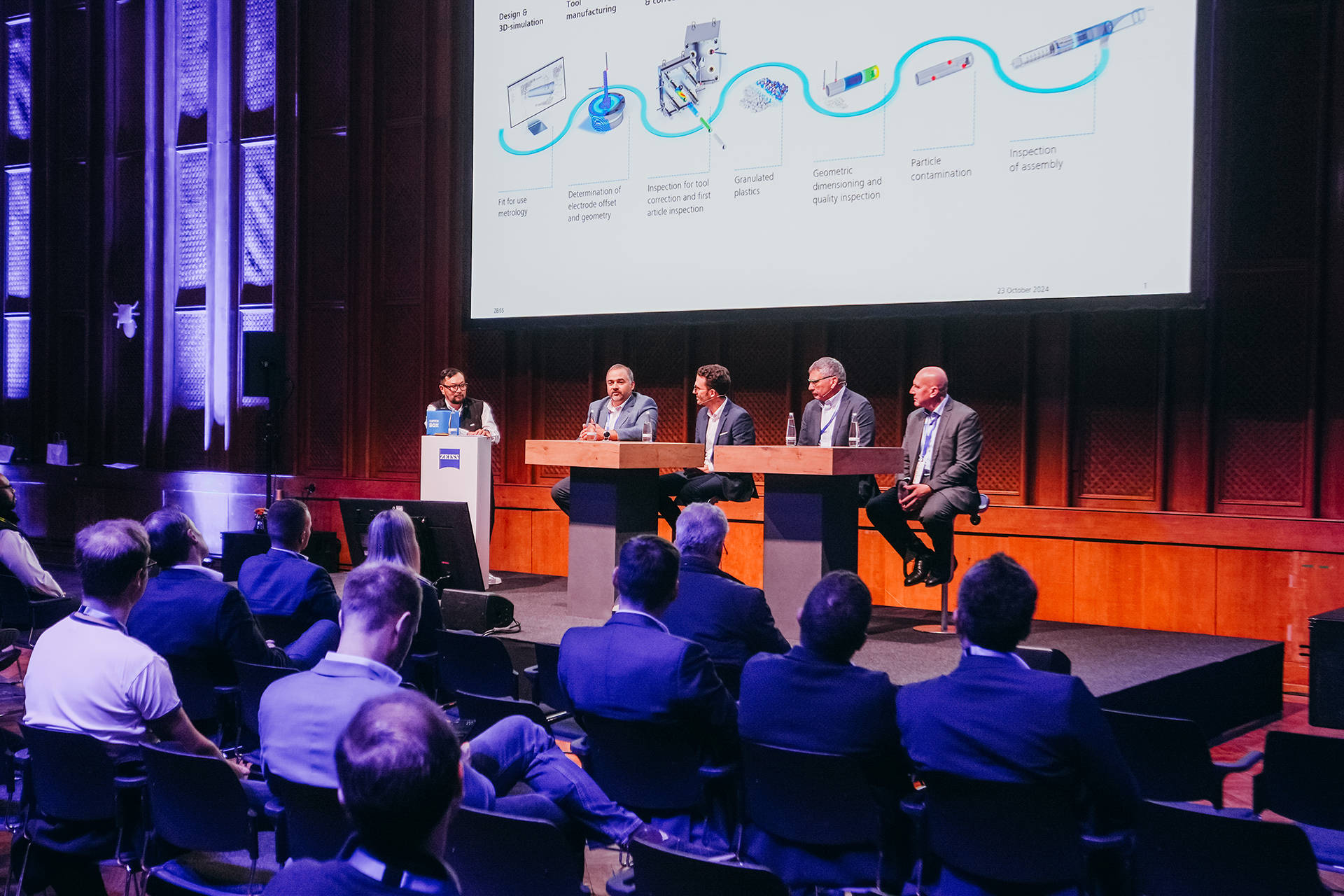Panel discussion with four speakers at the ZEISS Quality Innovation Summit