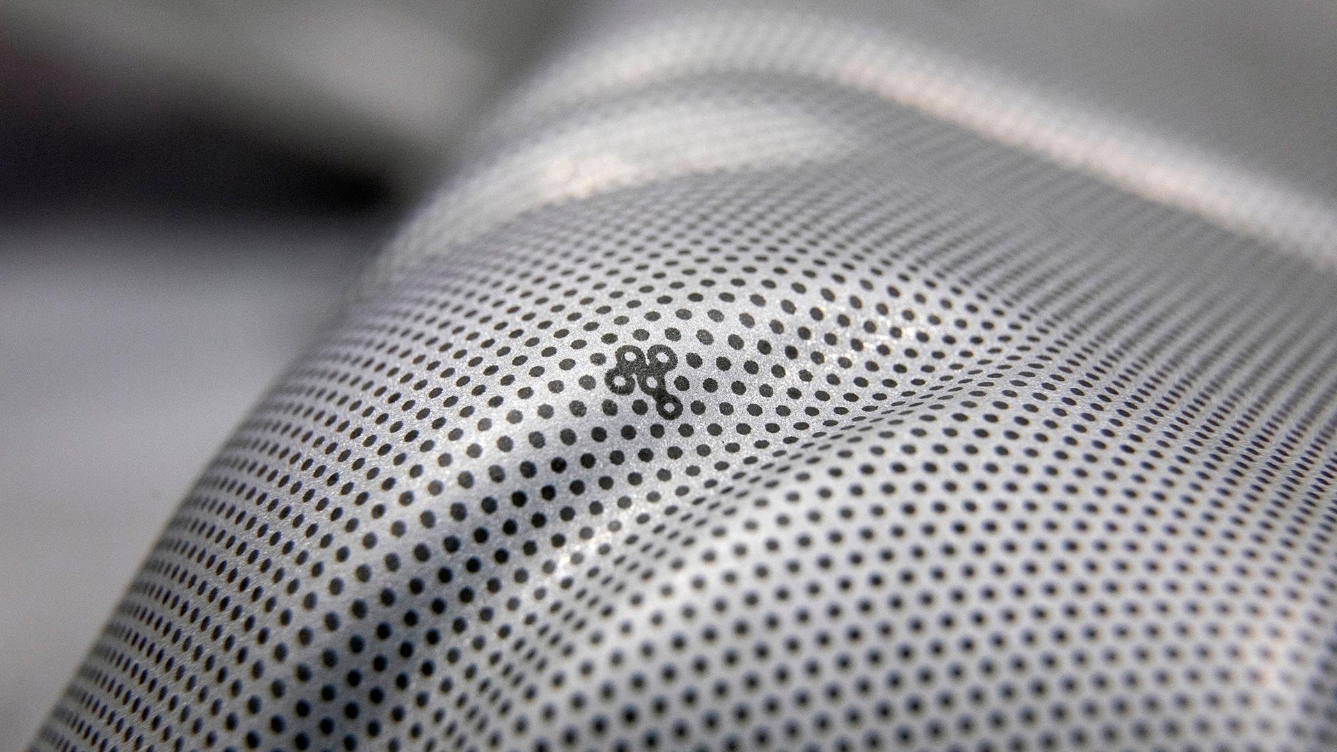 Surface strain values are compared after the measurement with the Forming Limit Curve (FLC)