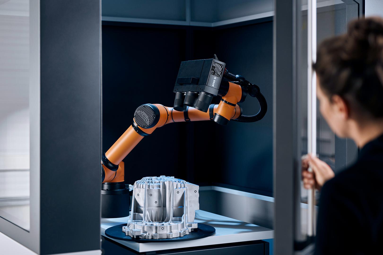 A metrology technician measuring a component with the ZEISS ScanCobot.