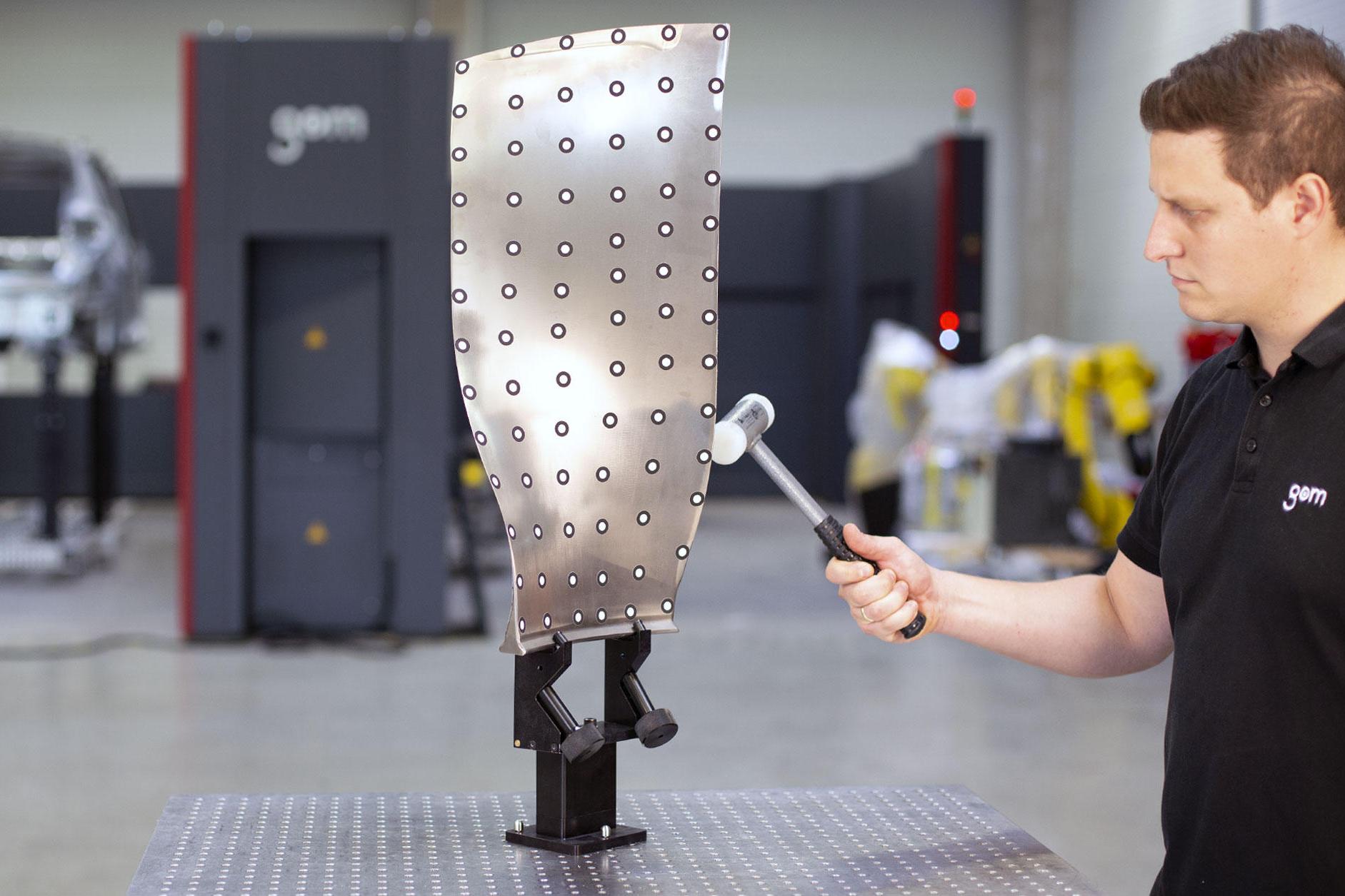 ARAMIS hammer impact test
