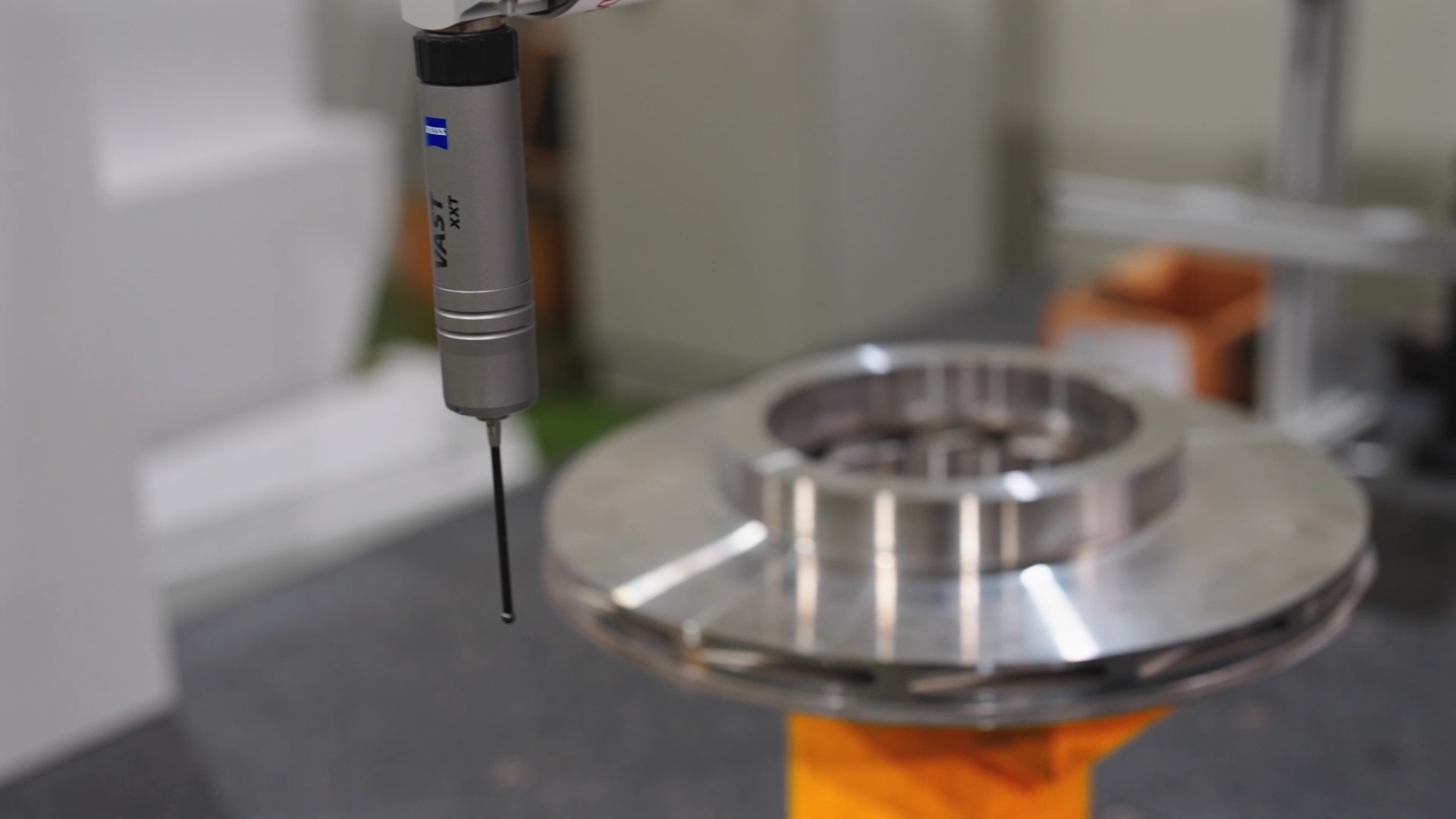 The CMMs use VAST sensor technology.