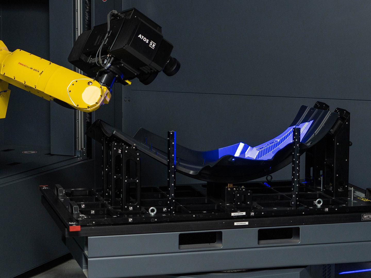 Large and dark parts such as mudguards are digitized in the ScanBox using an ATOS 5X sensor.