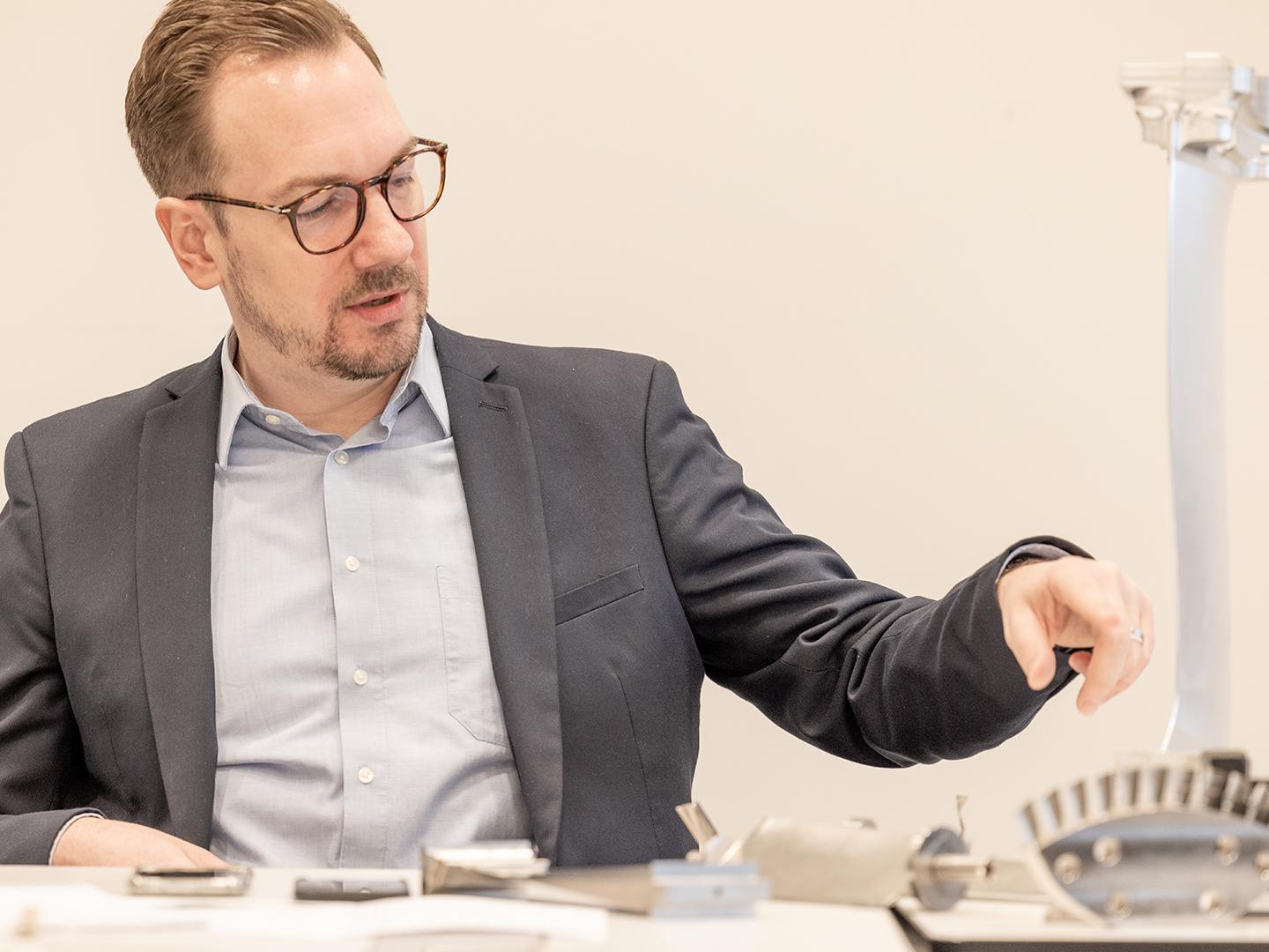 Roland Ziltener discusses the machining of engine blades, blisks and casings. 