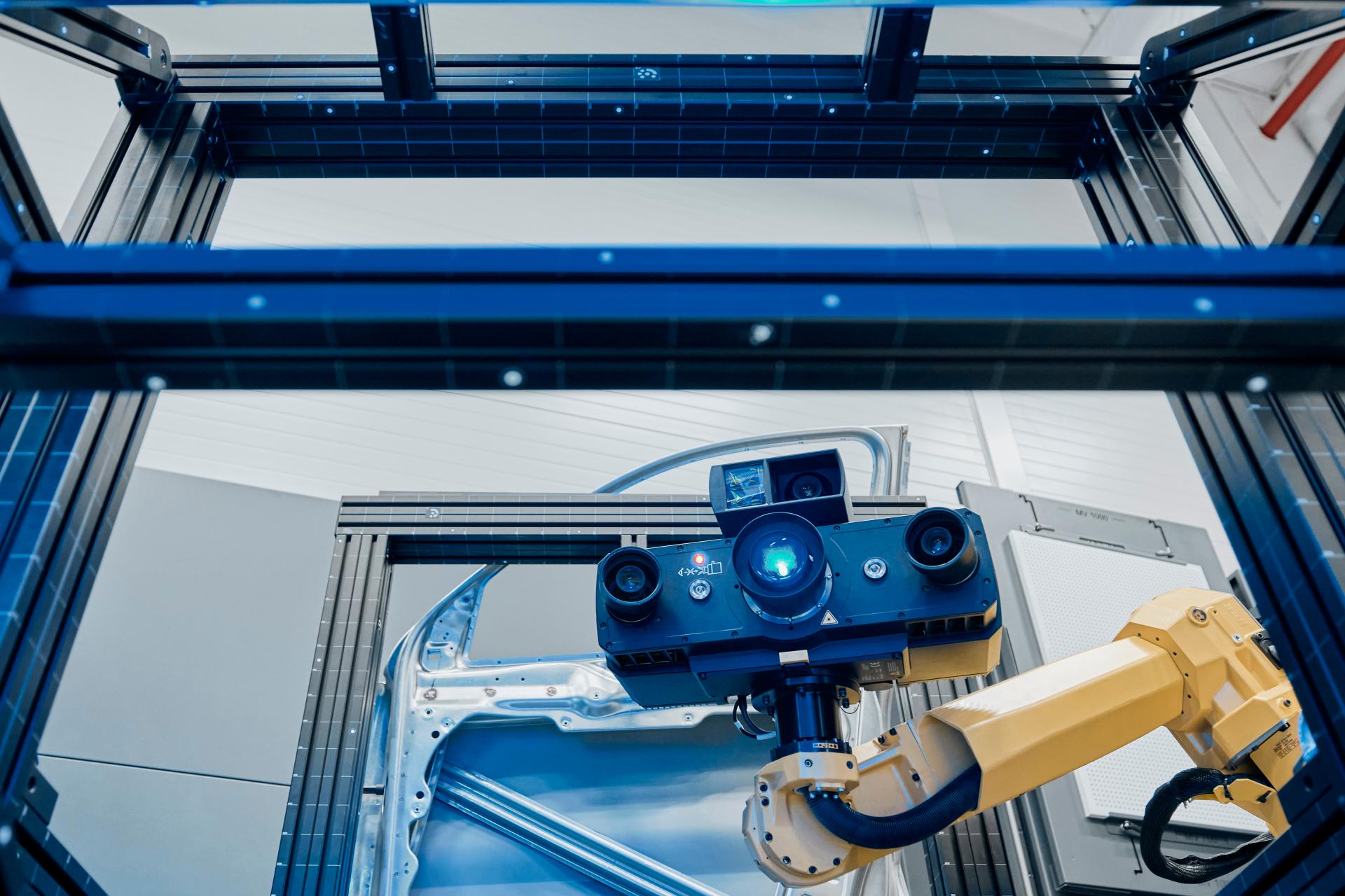 3d scanner examining components