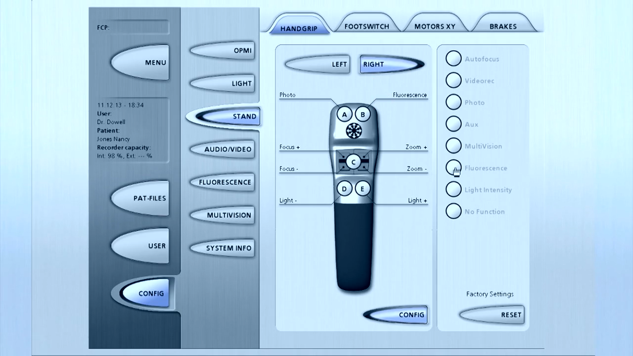 Configuração dos controlos de punho e pedal no microscópio ZEISS OPMI PENTERO