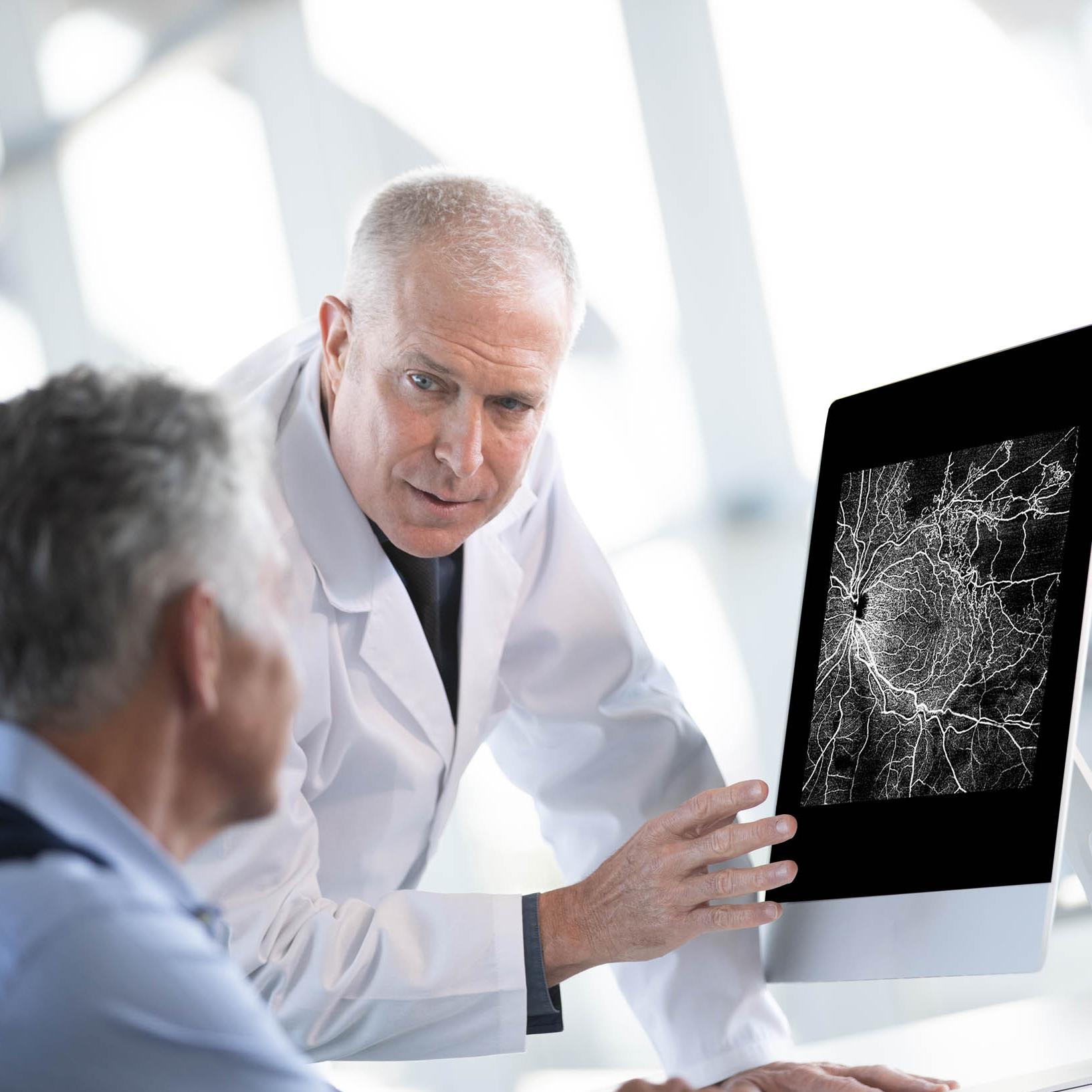 ZEISS CIRRUS 6000: image of a doctor with a computer