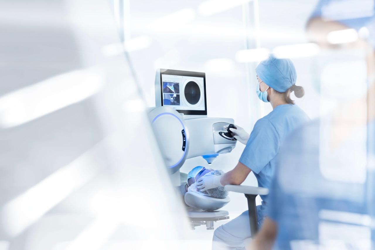 Image of Dr. and a patient