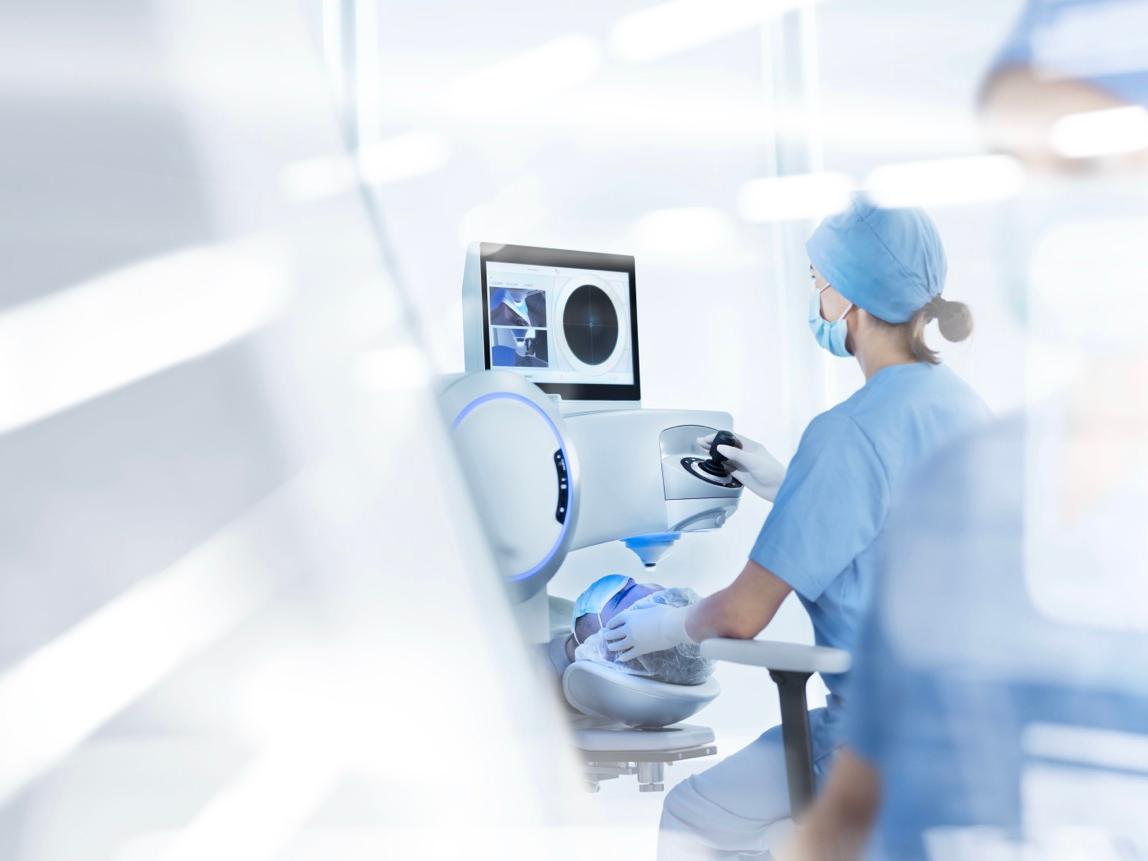 Image of Dr. and a patient