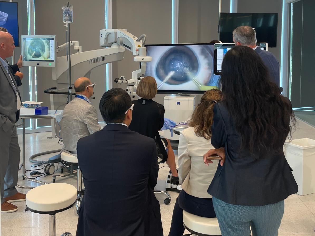 Hands-on demo sessions with ZEISS QUATERA 700