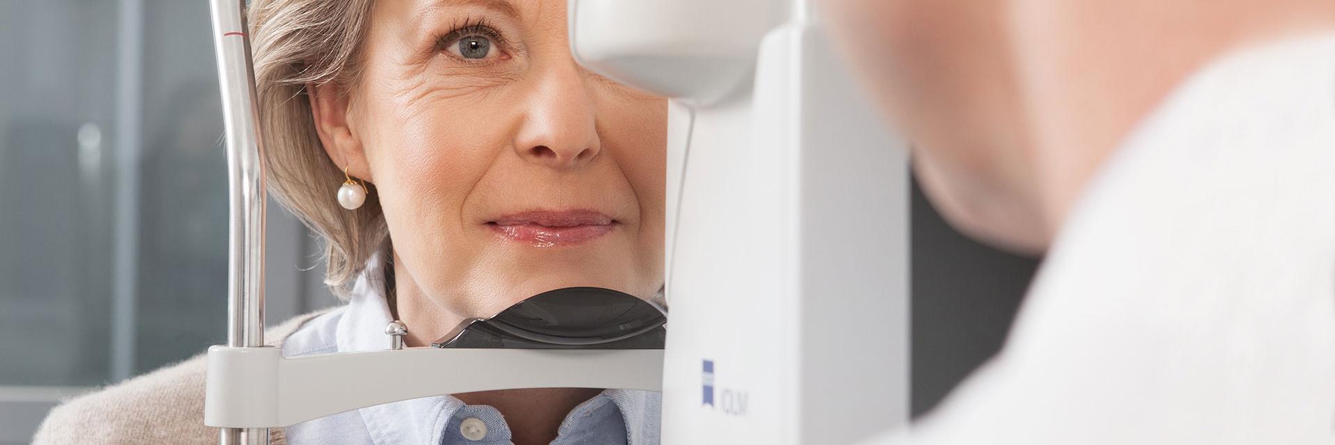 Eye measurement with ZEISS IOLMaster.