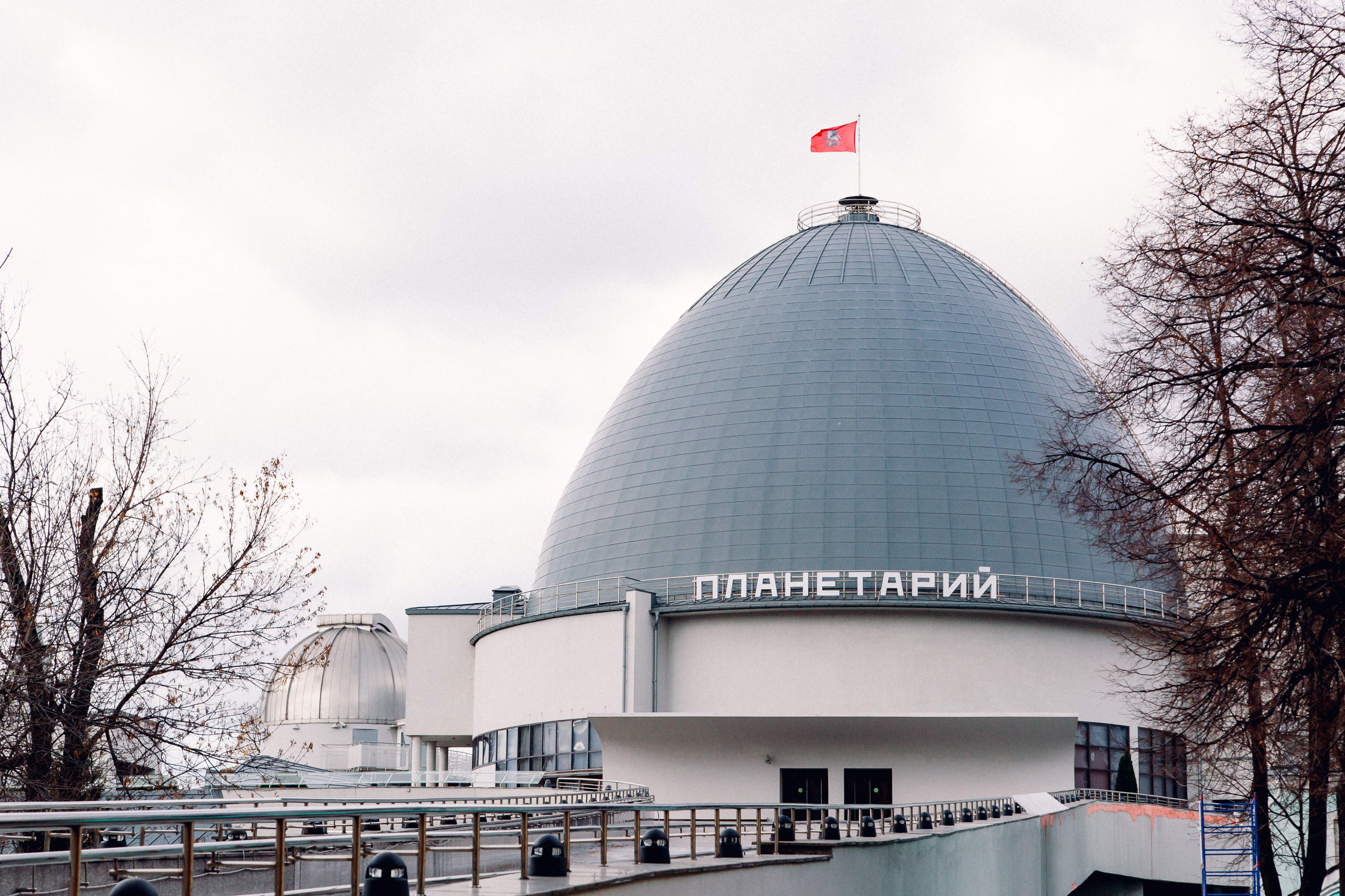 Планетарий площадь. Московский планетарий здание. Московский планетарий Барщ. Первый Московский планетарий. Планетариум в Москве.