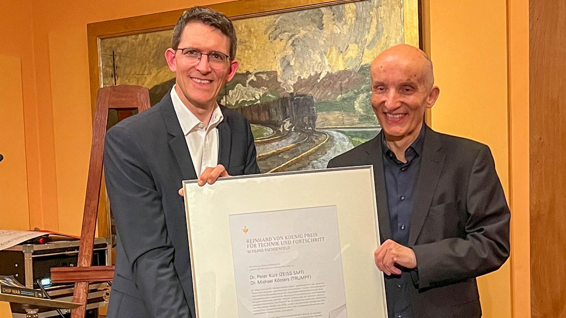 Dr. Peter Kürz (ZEISS) and Dr. Michael Kösters (TRUMPF) were awarded the Reinhard von Koenig Prize for Technology and Progress for their pioneering work in the development of High-NA EUV lithography. 