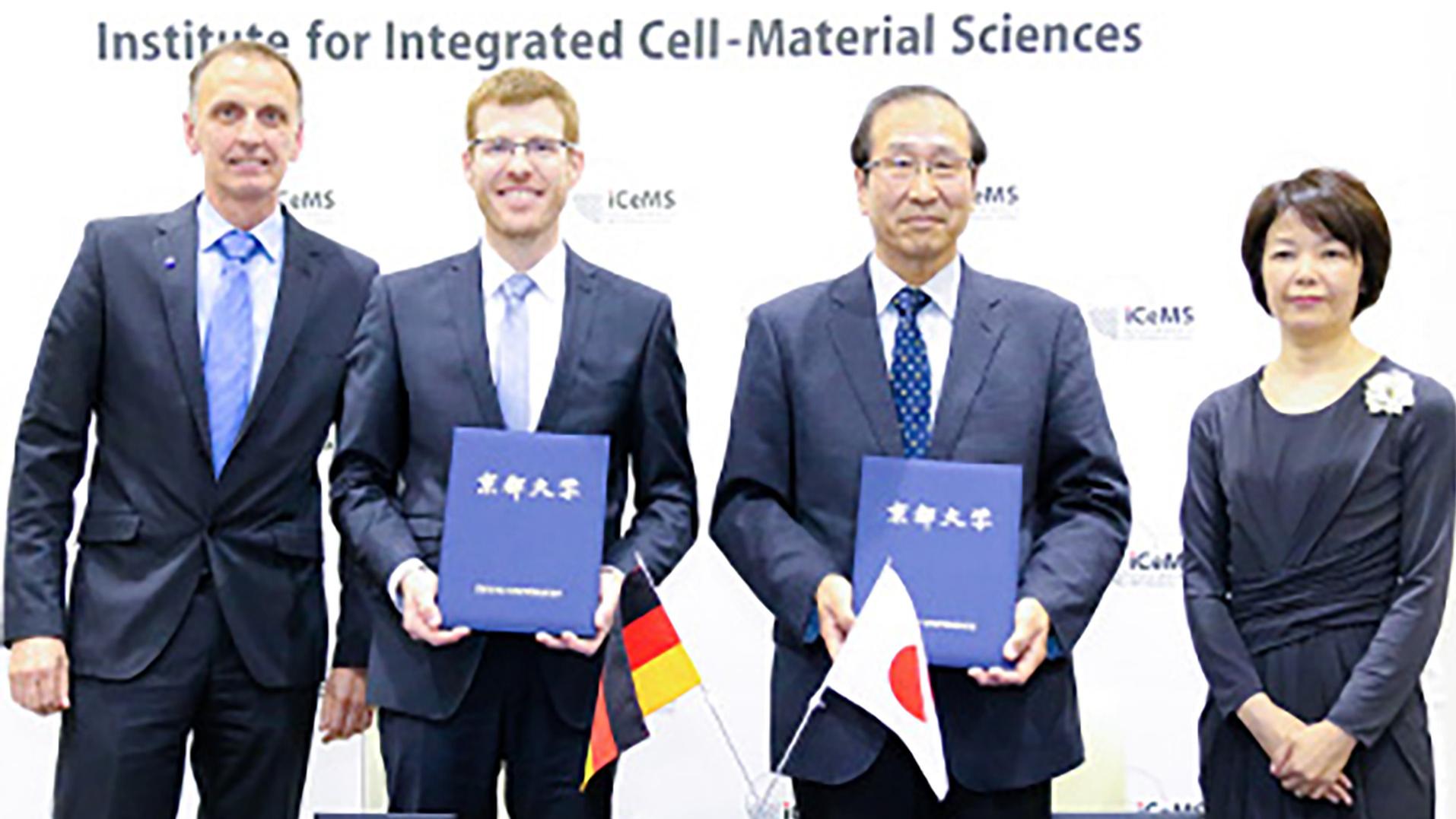 Senior Director Dr. Bernhard Zimmermann and President & CEO Dr. Michael Albiez from Carl Zeiss Microscopy, together with iCeMS Director Prof. Susumu Kitagawa and Deputy Director Prof. Mineko Kengaku at the Opening of the ZEISS-iCeMS Innovation Core in 2019.