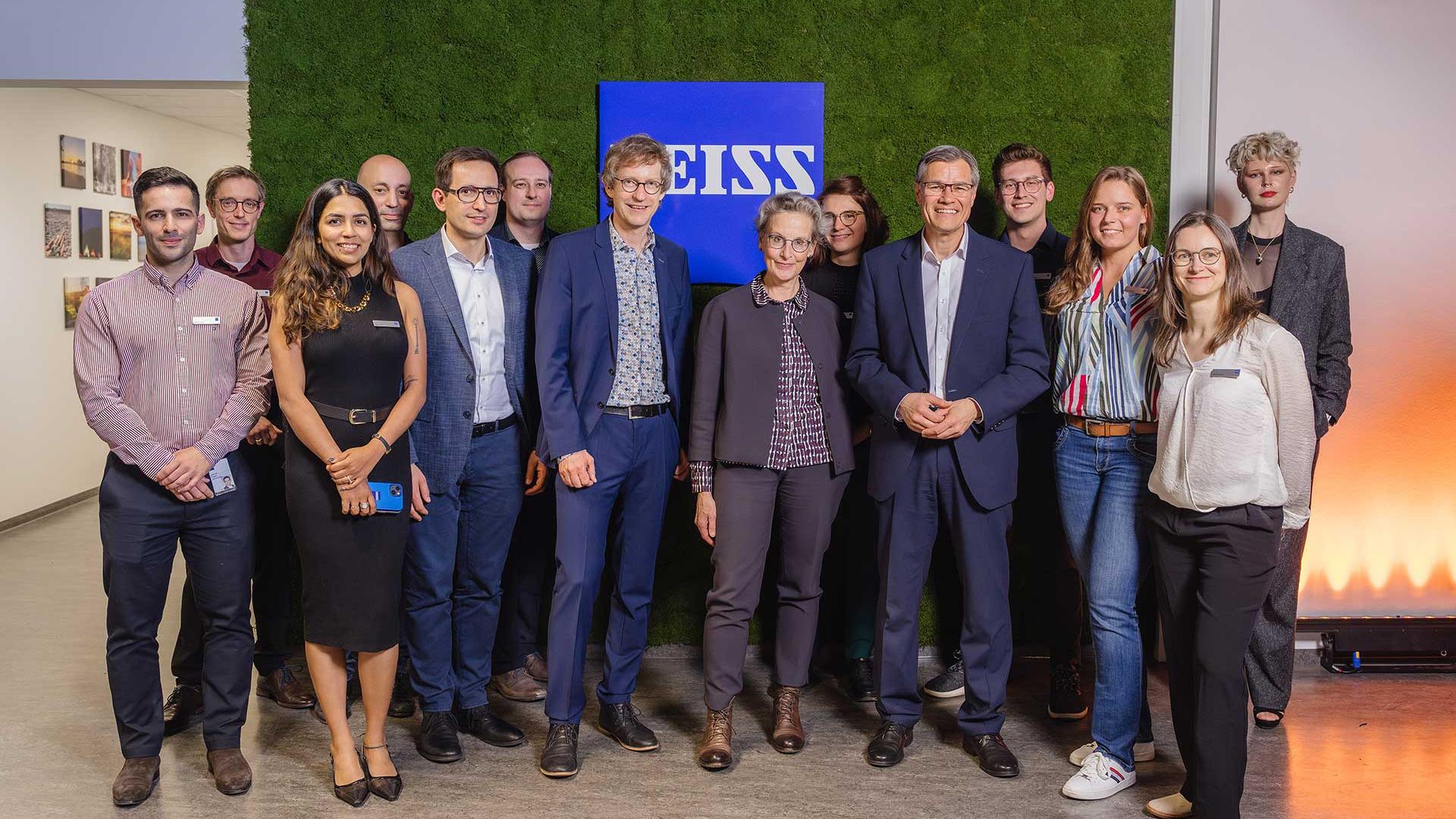 In addition to the ZEISS Executive Board and ZEISS employees, guests from industry and science were invited to the opening ceremony in Dresden.